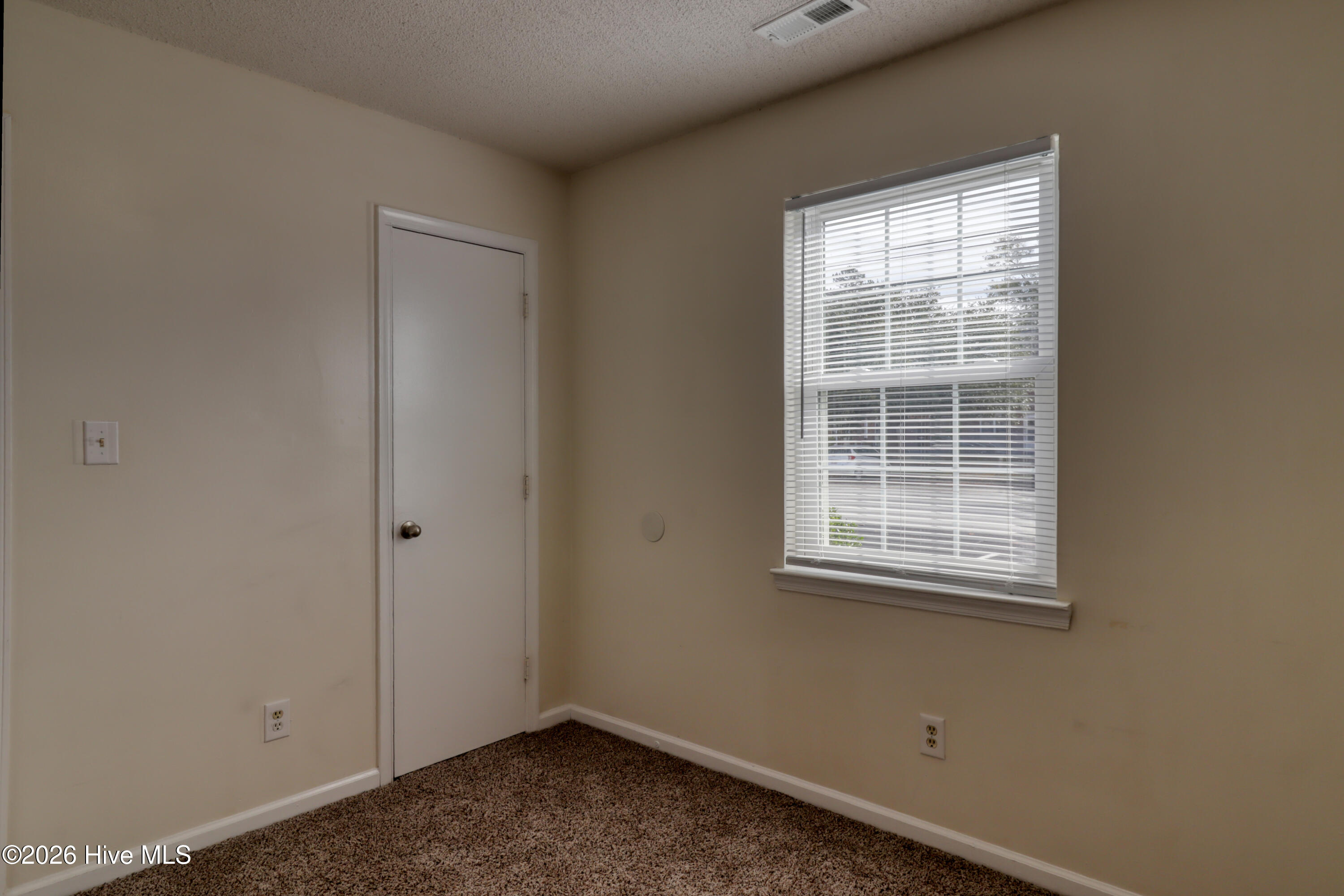 100552101 | Photo 12