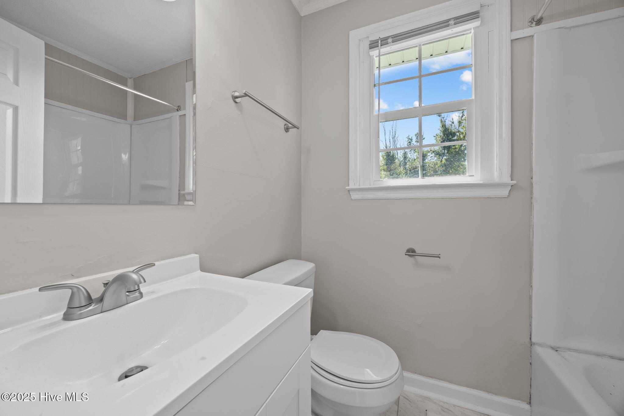 100560233 | Photo 15