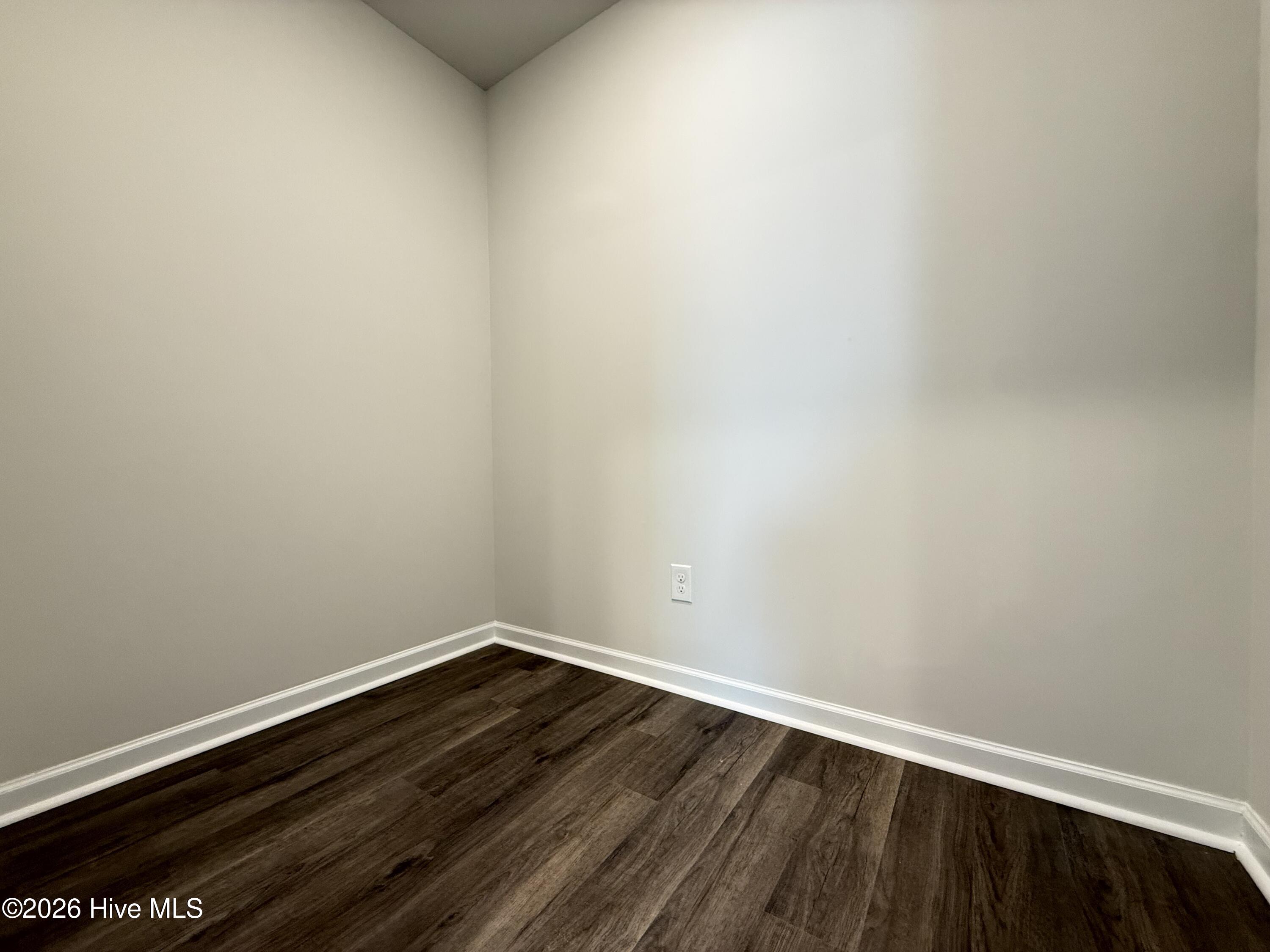 100526305 | Photo 22