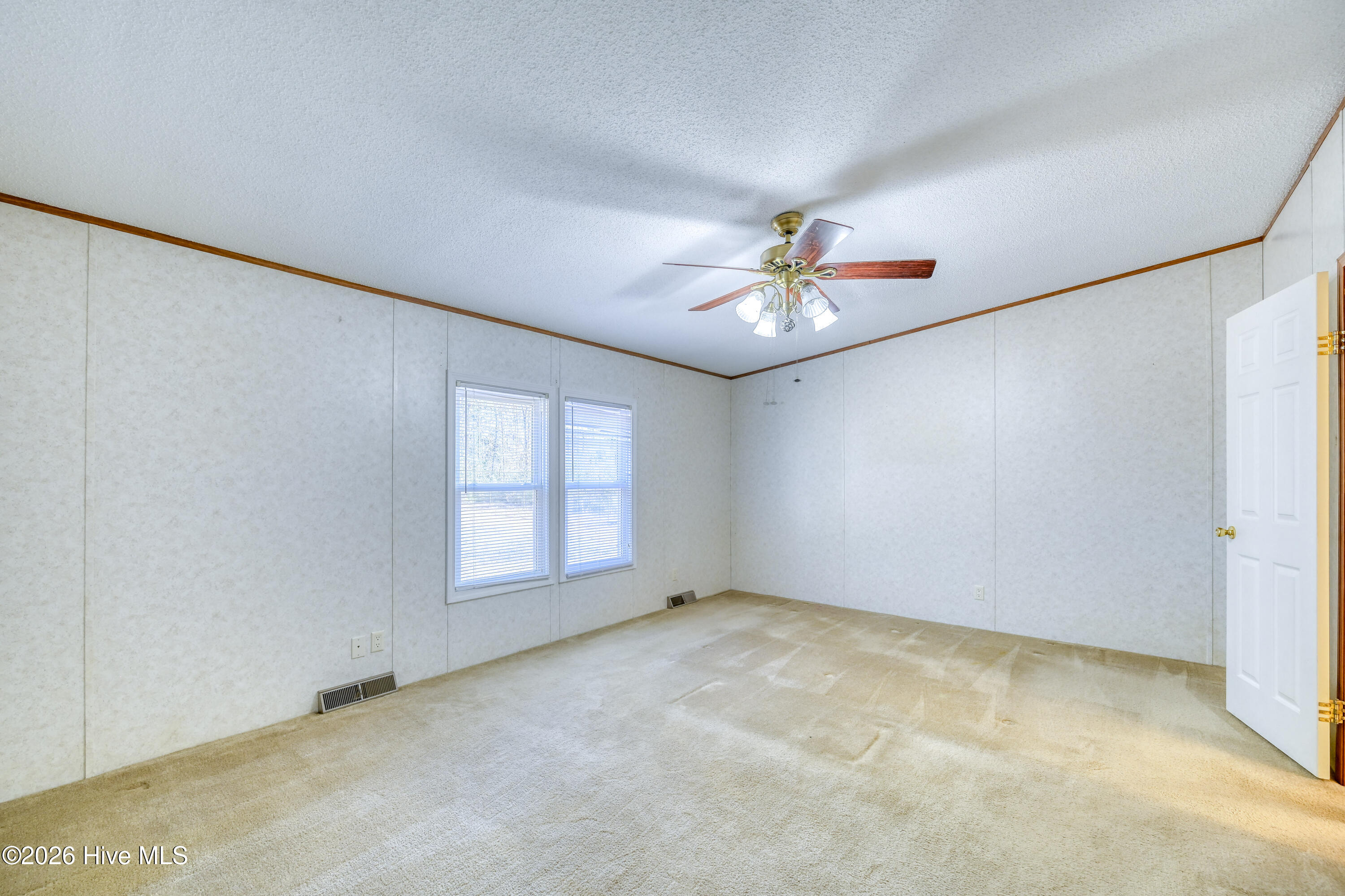 100557580 | Photo 19