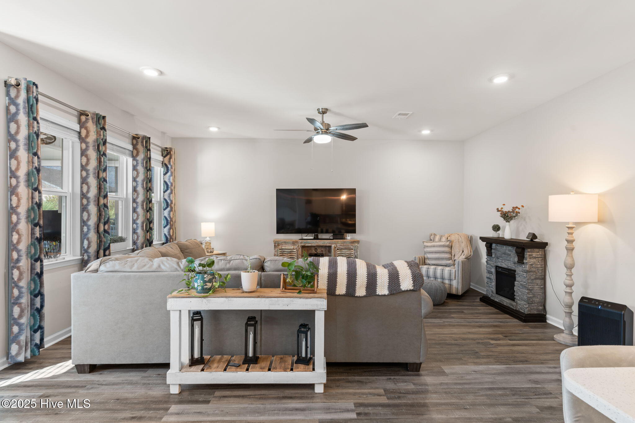 100535232 | Photo 15