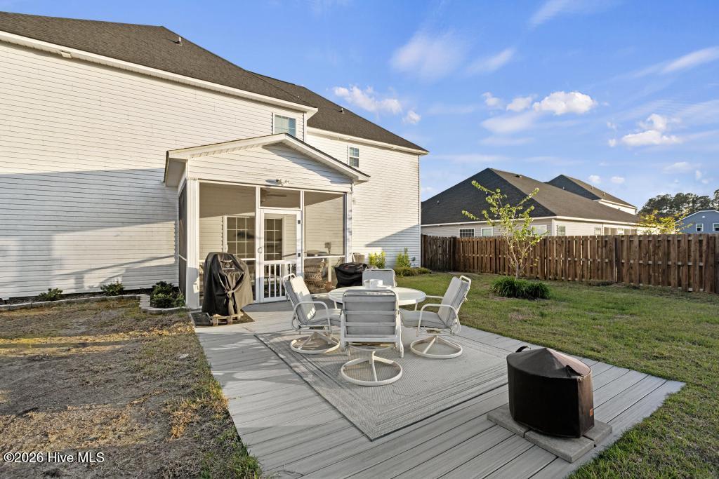 100565608 | Photo 43