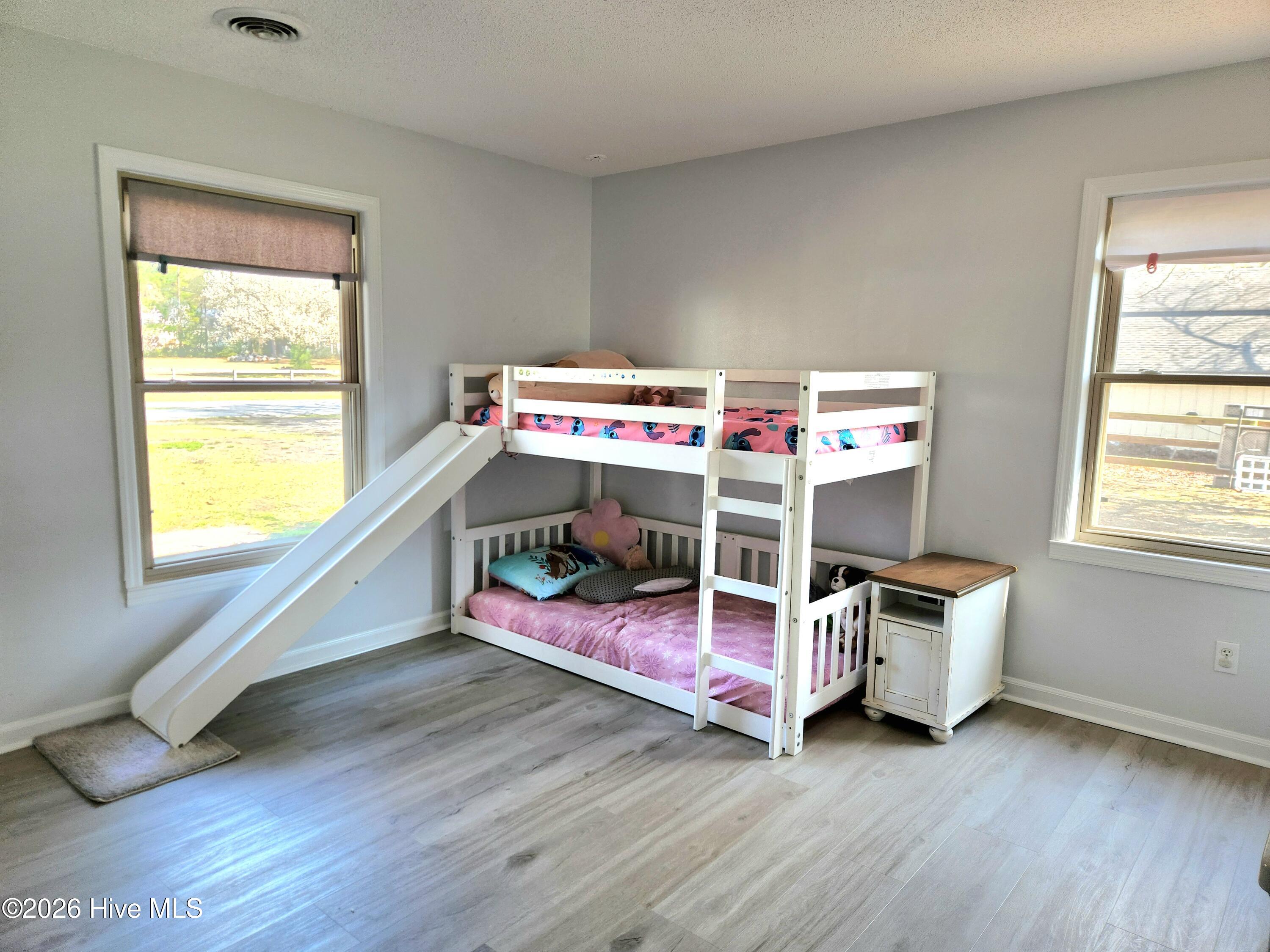 100563427 | Photo 24