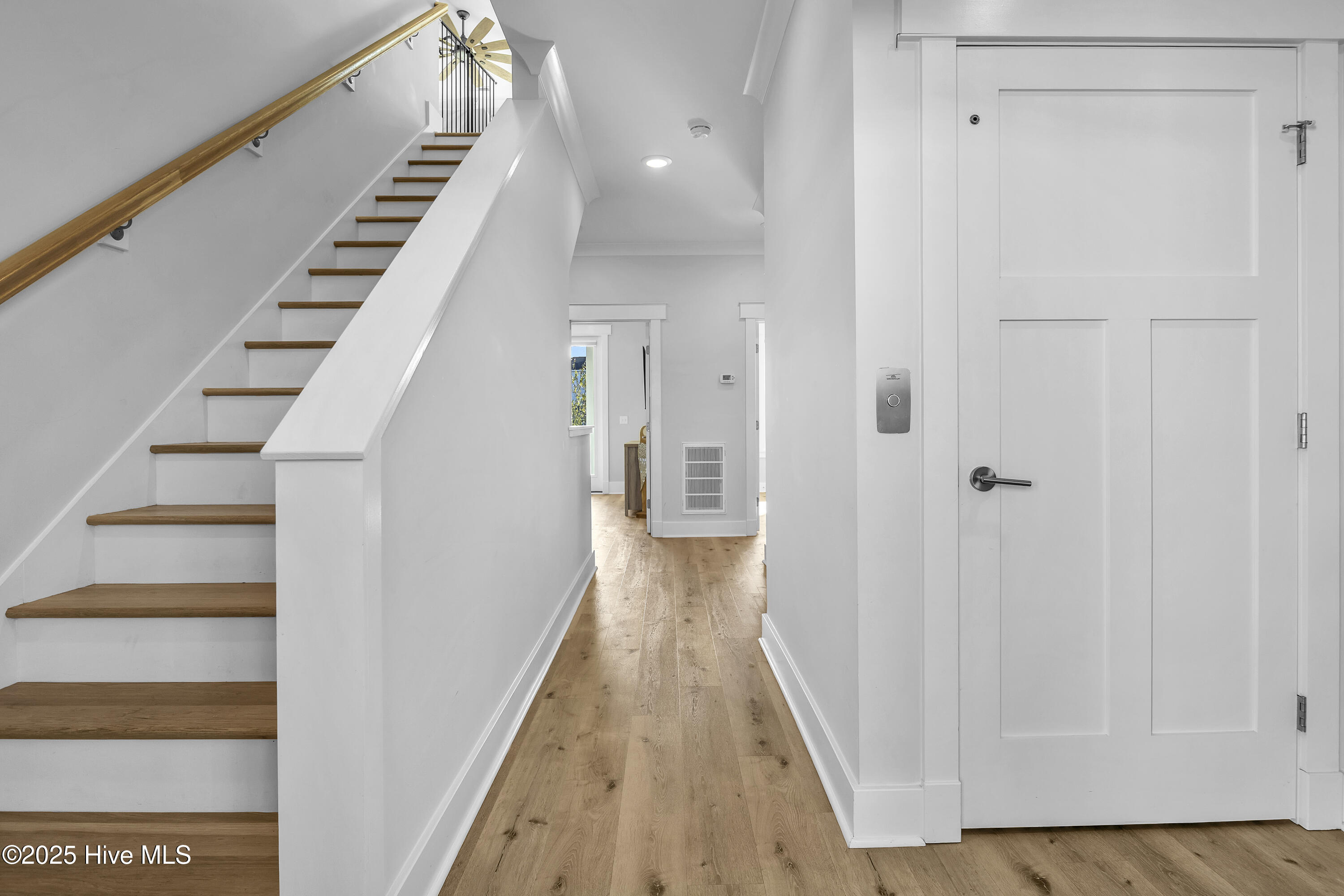 100540464 | Photo 56