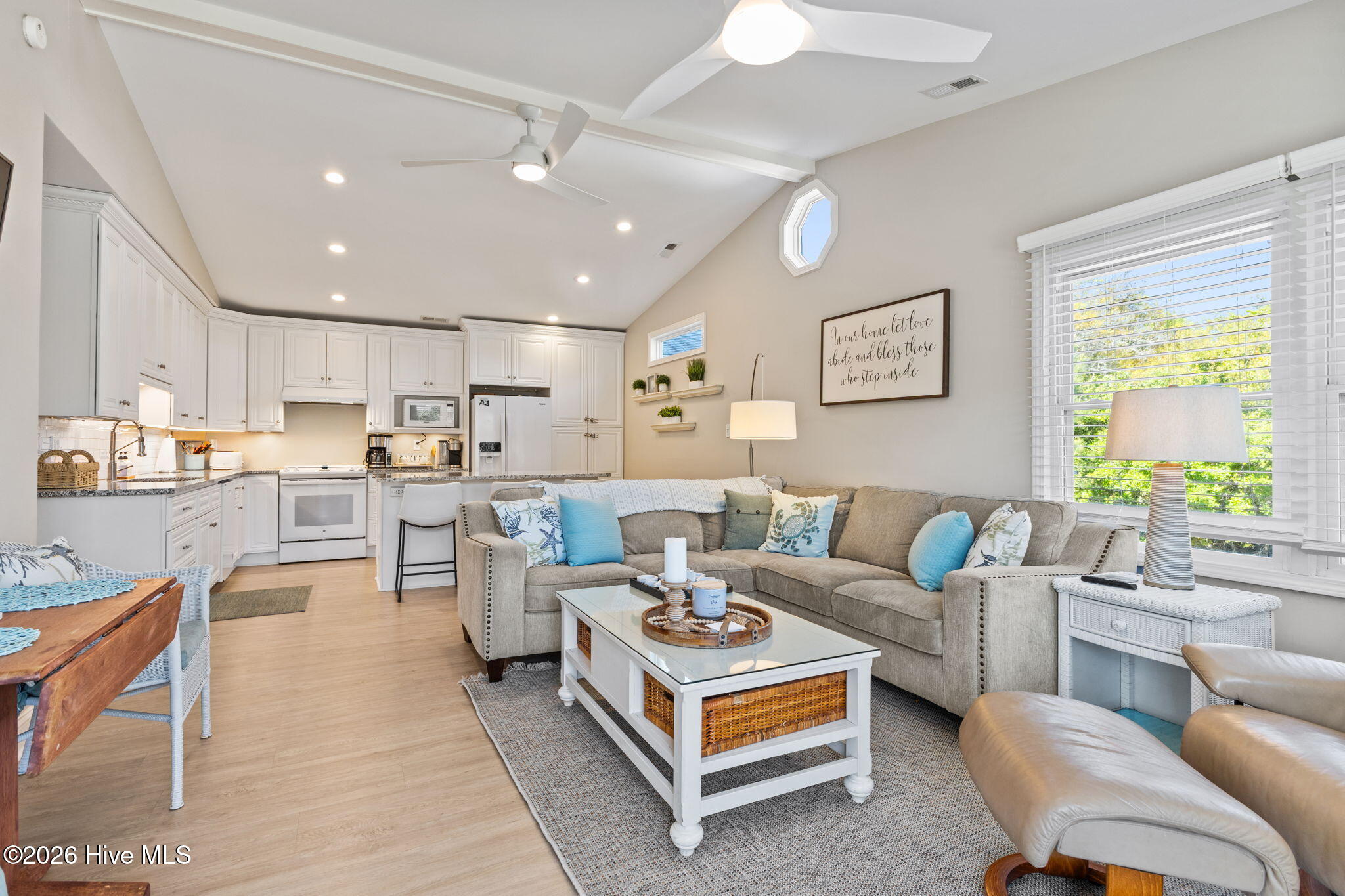 100568584 | Photo 13