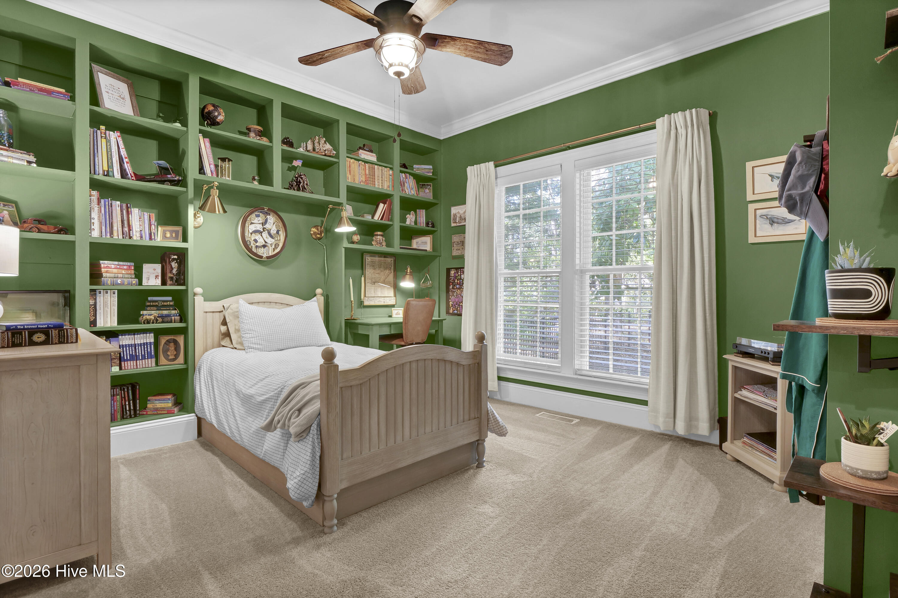 100563918 | Photo 32