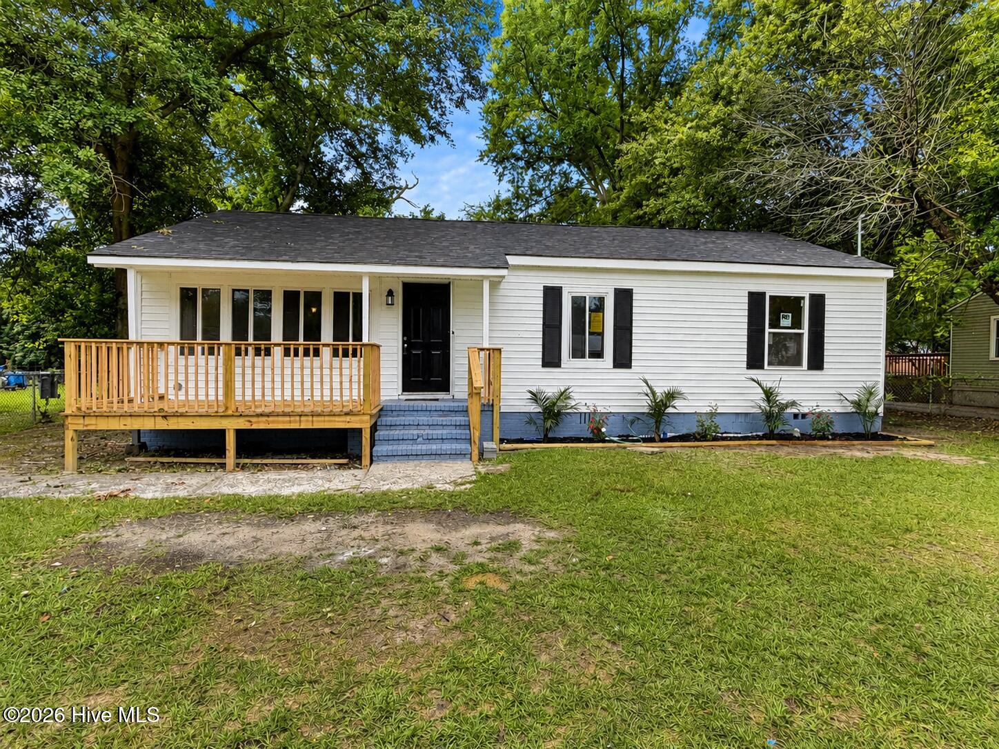 28_charming_ranch_house_with_porch_entra