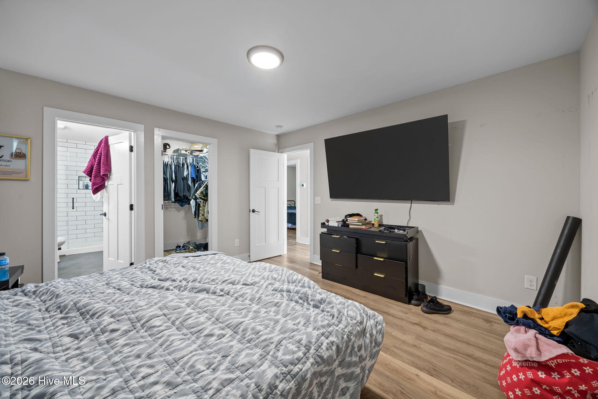 100556827 | Photo 21