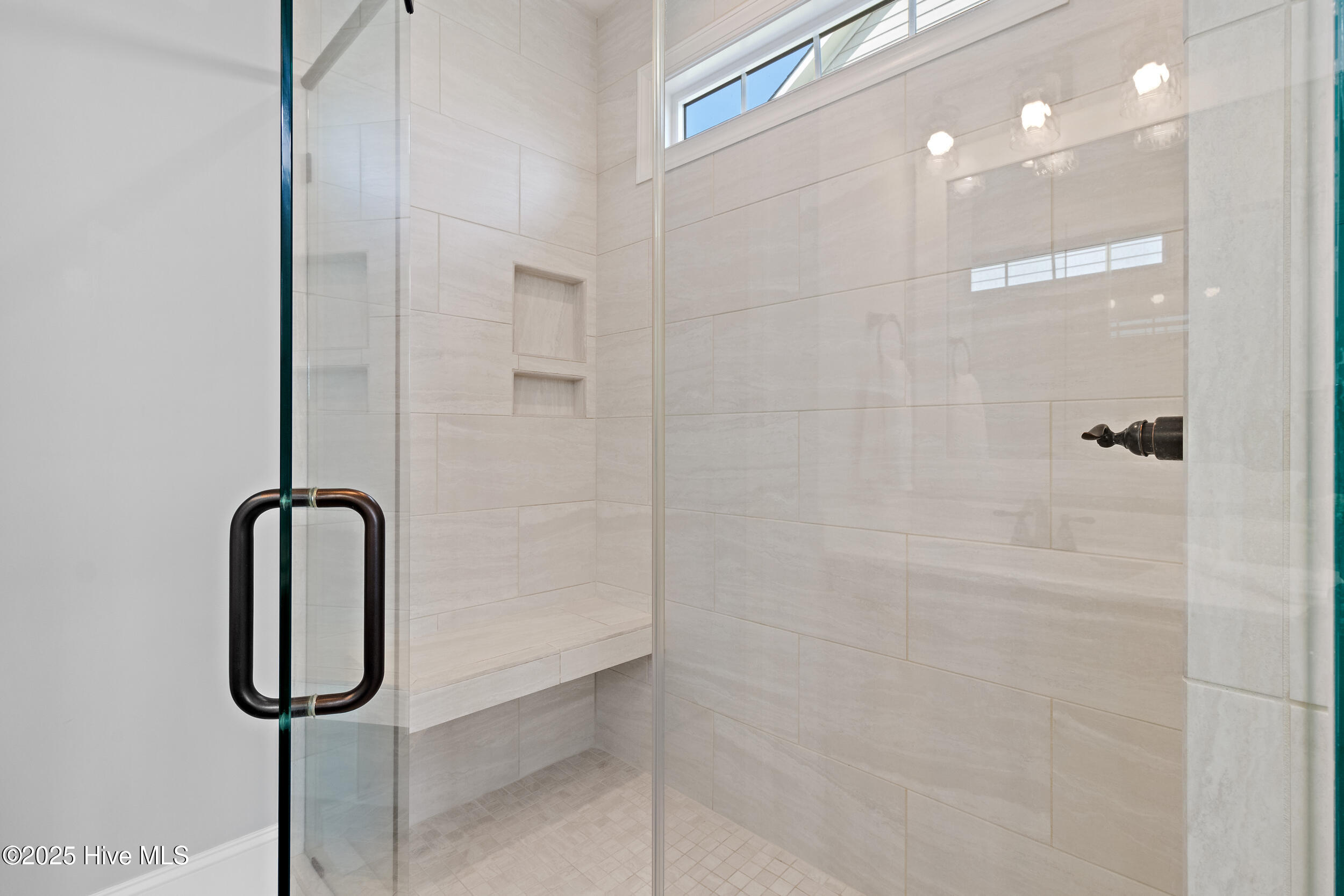 100528109 | Photo 25