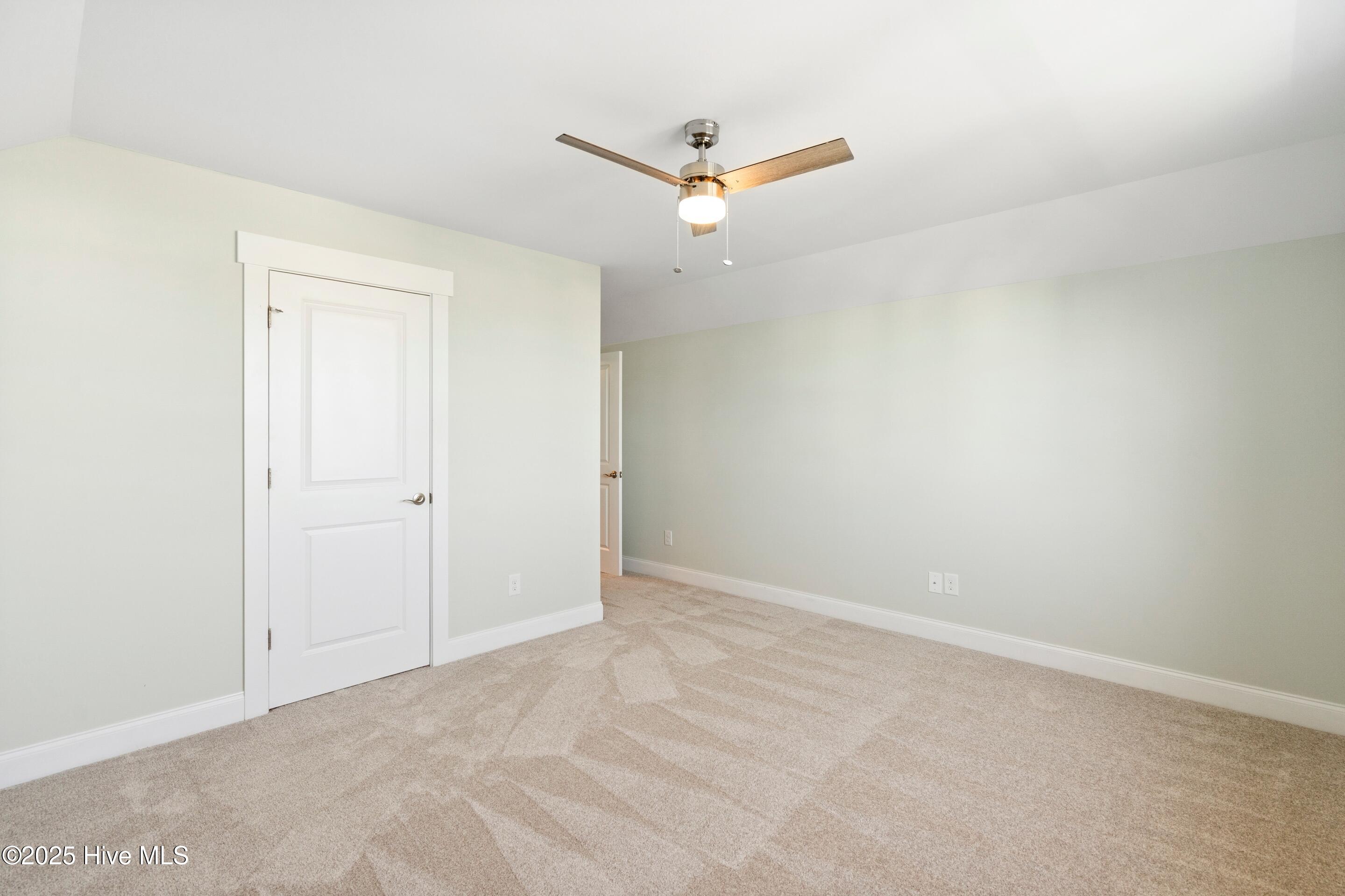 100527219 | Photo 42