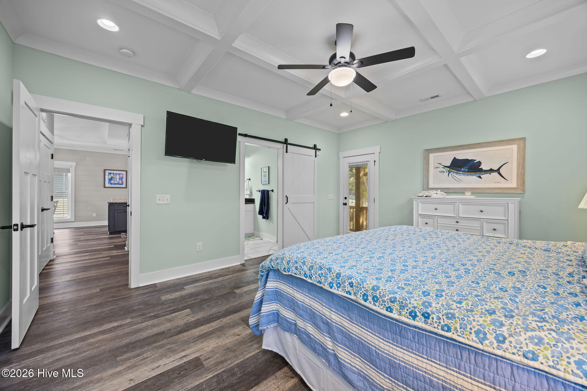 100548443 | Photo 23