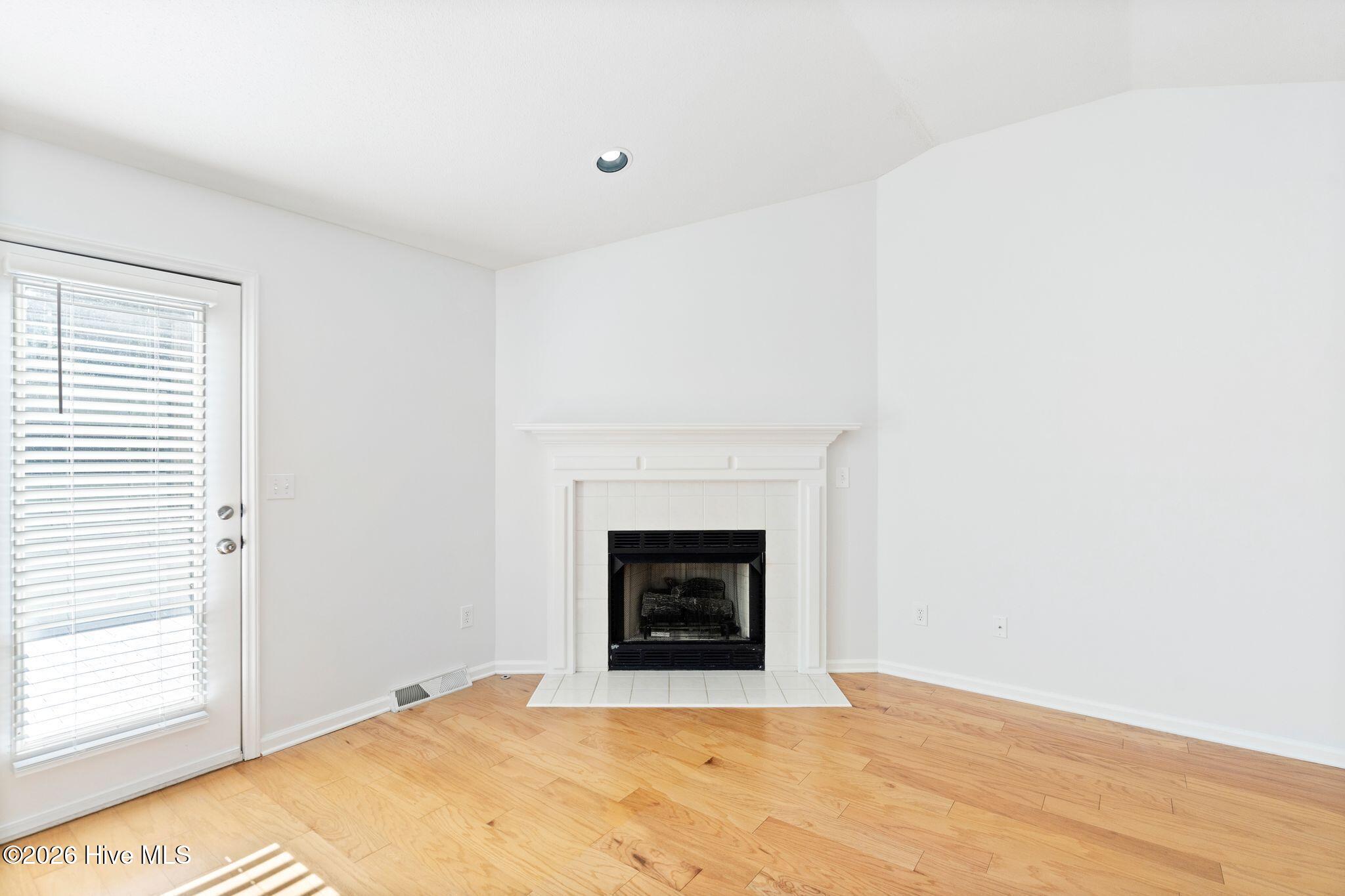 100556381 | Photo 10