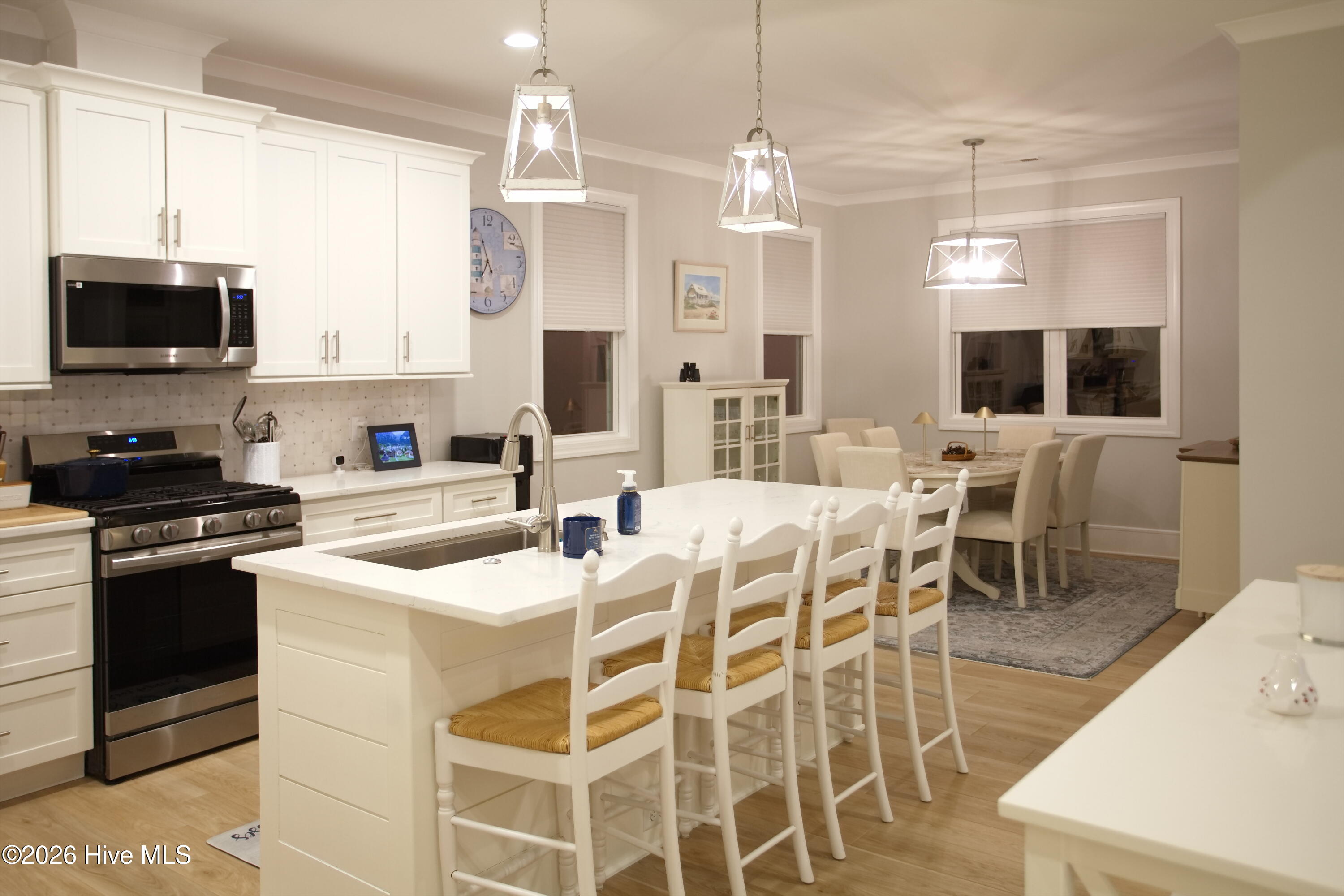 100548790 | Photo 18