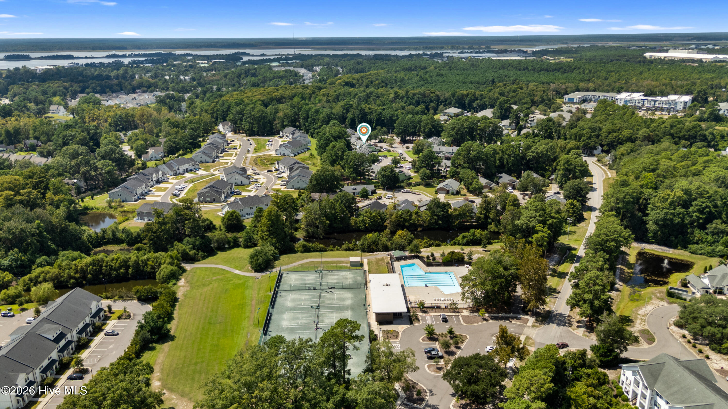 100563182 | Photo 33