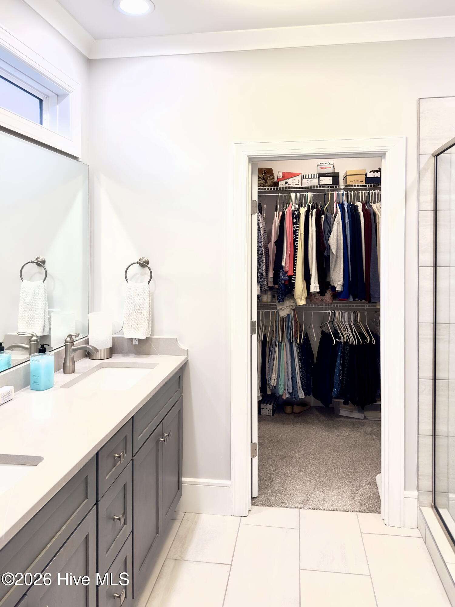 100548790 | Photo 21