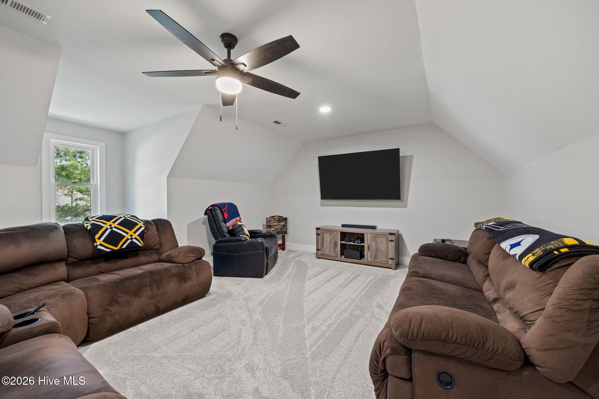 100563547 | Photo 24