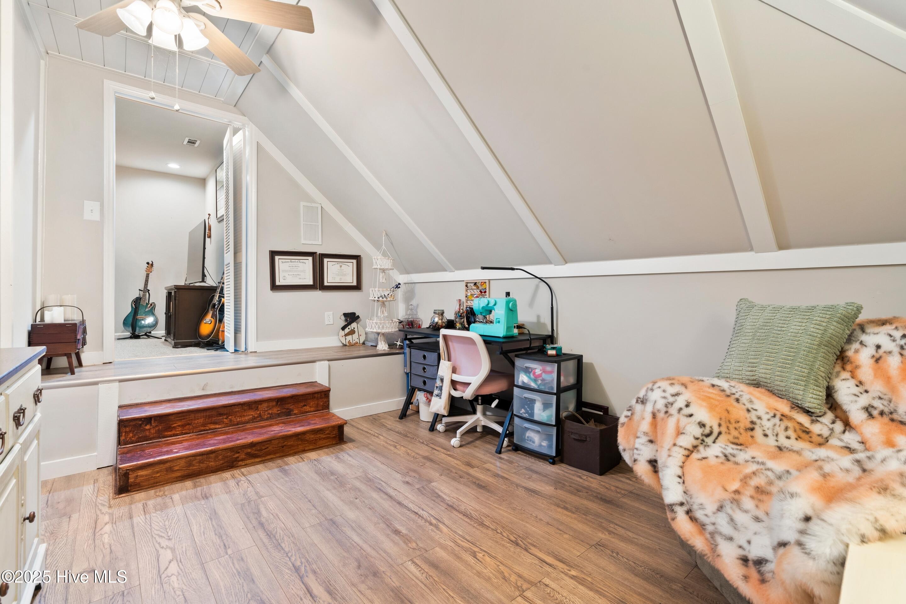 100538310 | Photo 72