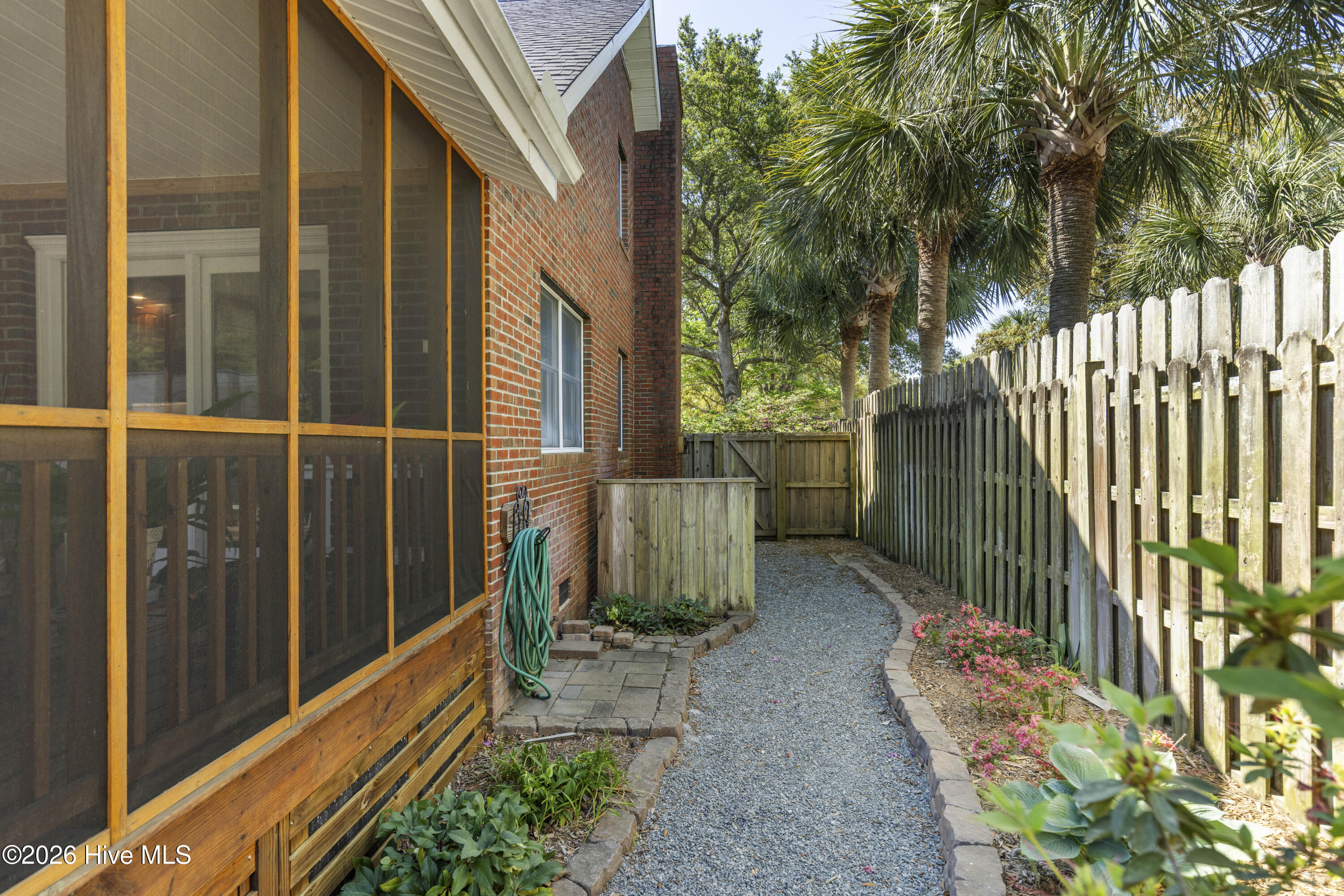 100569579 | Photo 20