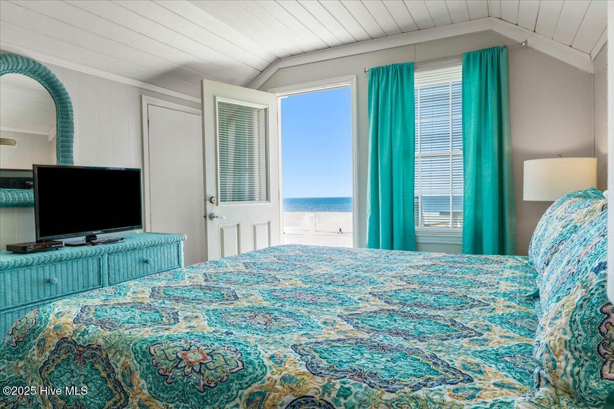 100550823 | Photo 36