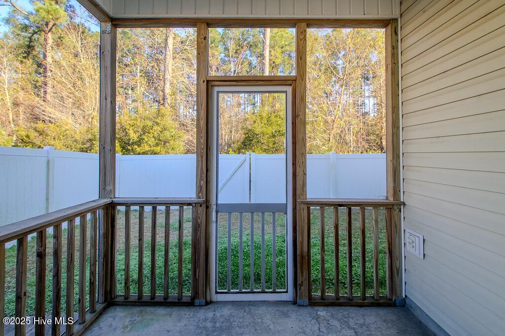 100545808 | Photo 38