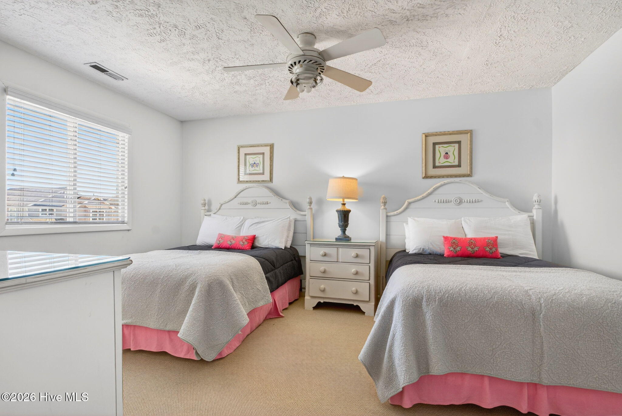 100566511 | Photo 35