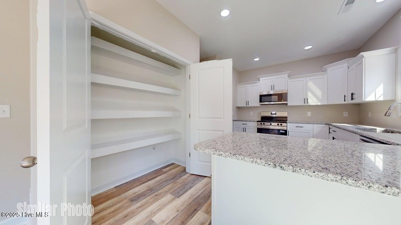 100546345 | Photo 12