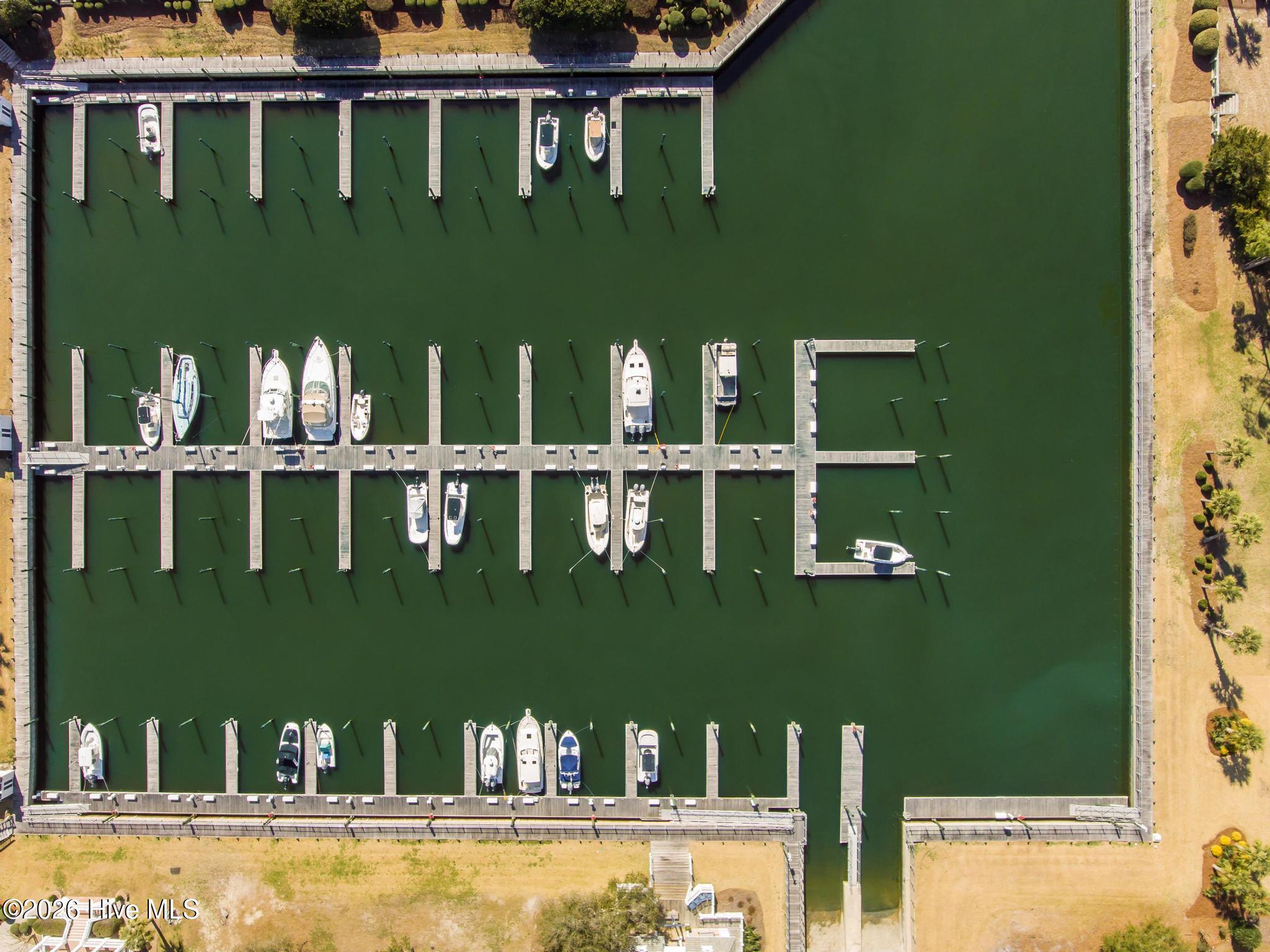 100548084 | Photo 16