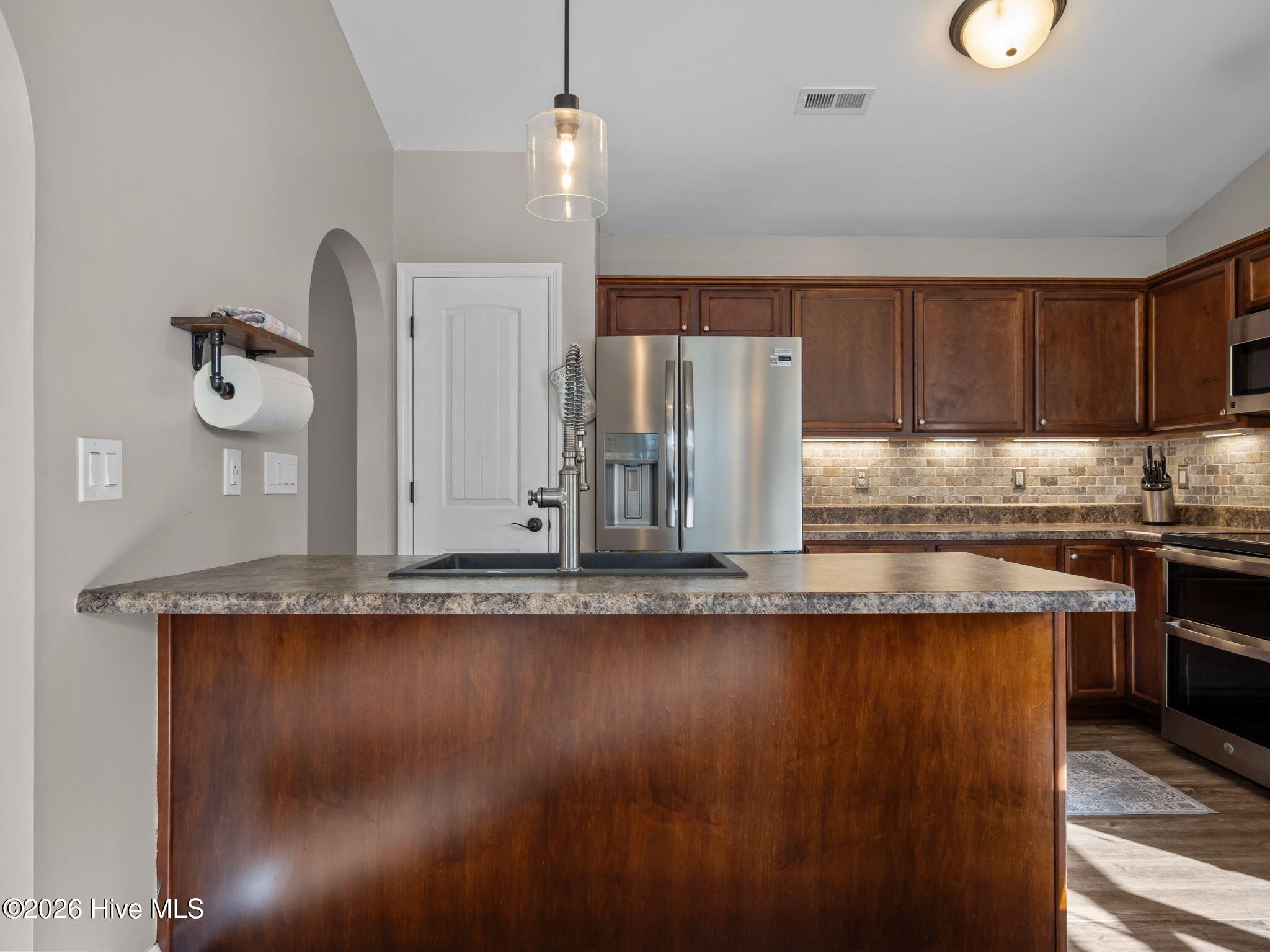 100549308 | Photo 14