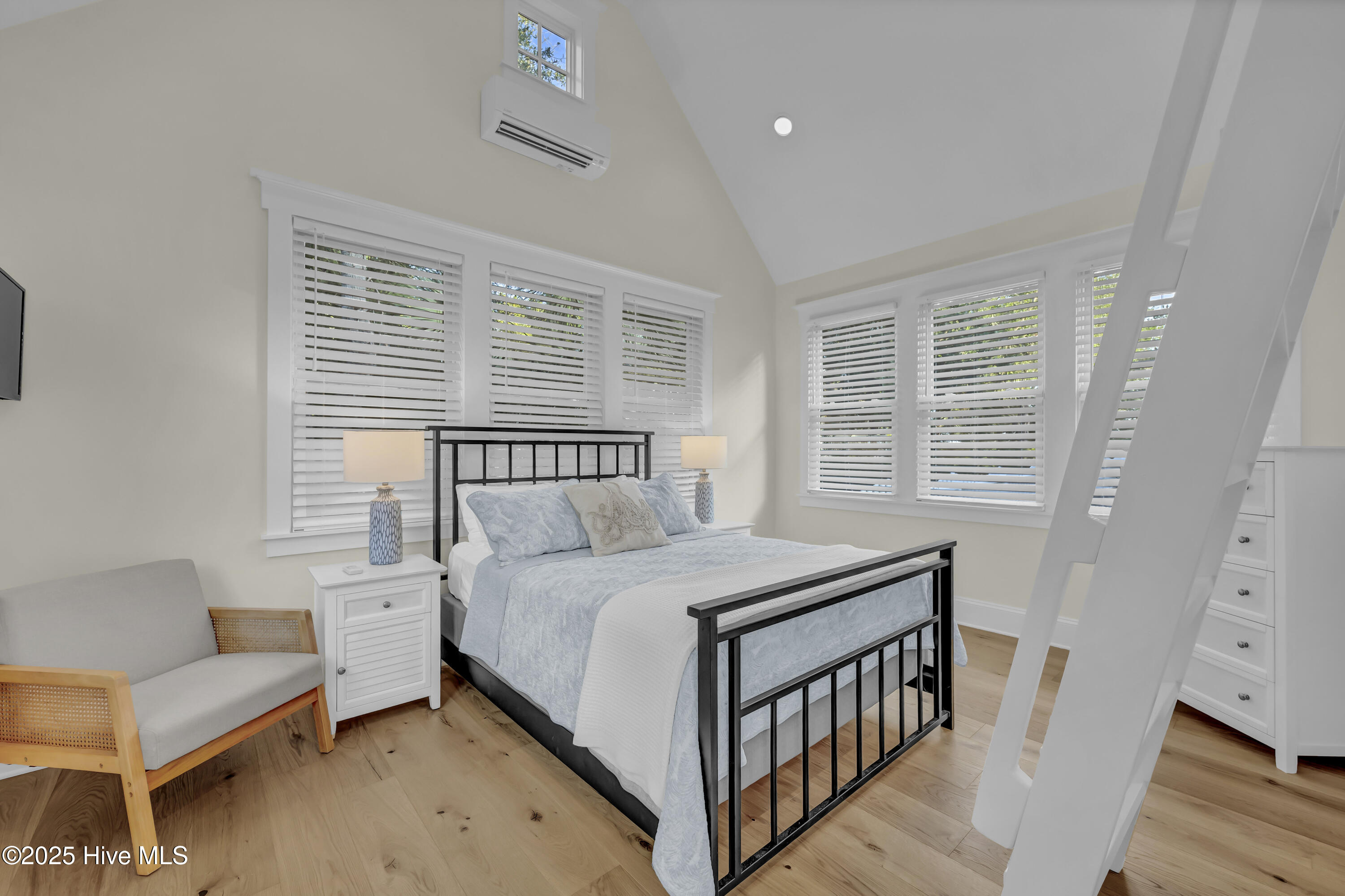 100534977 | Photo 39