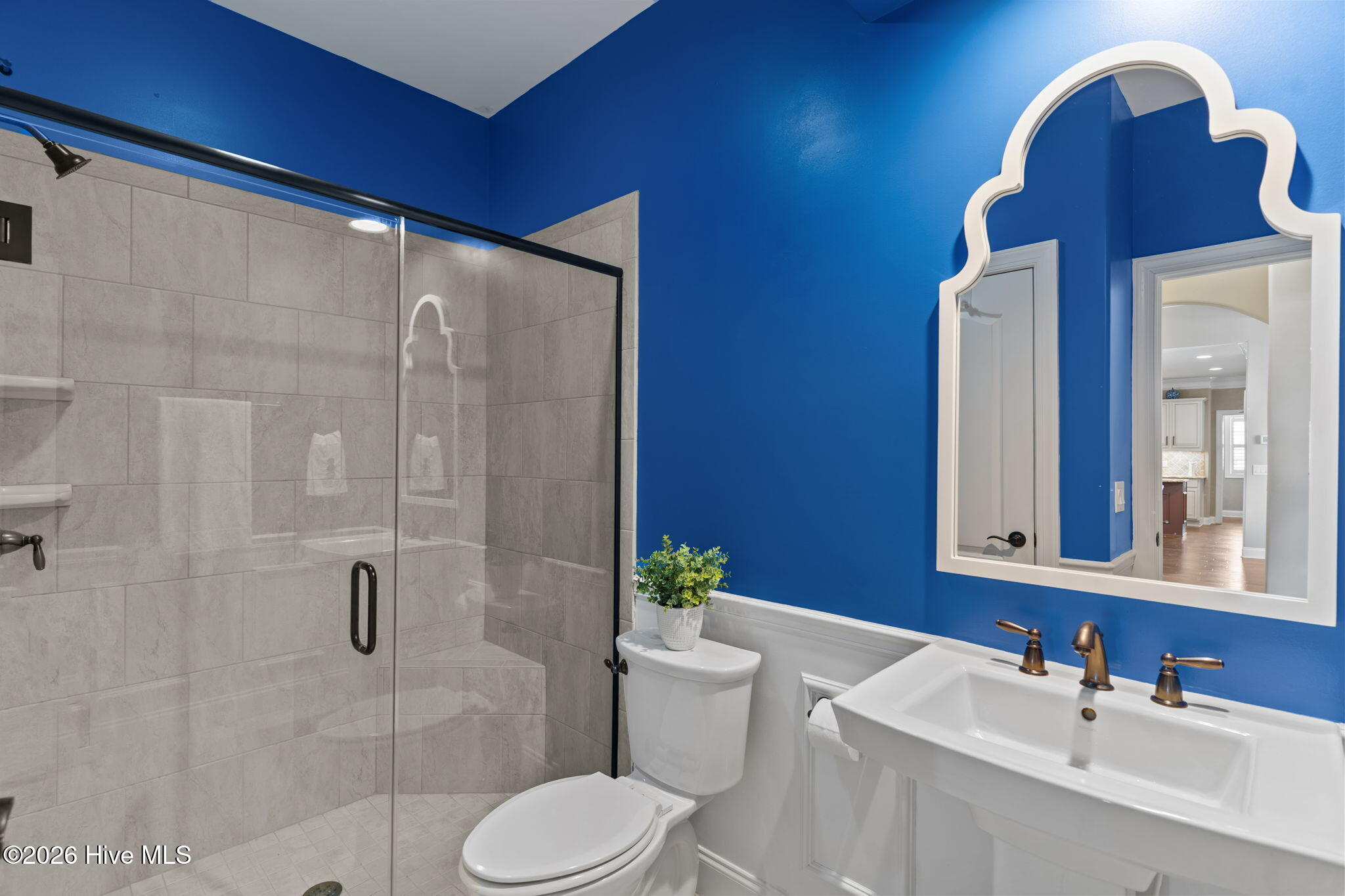 100561324 | Photo 25