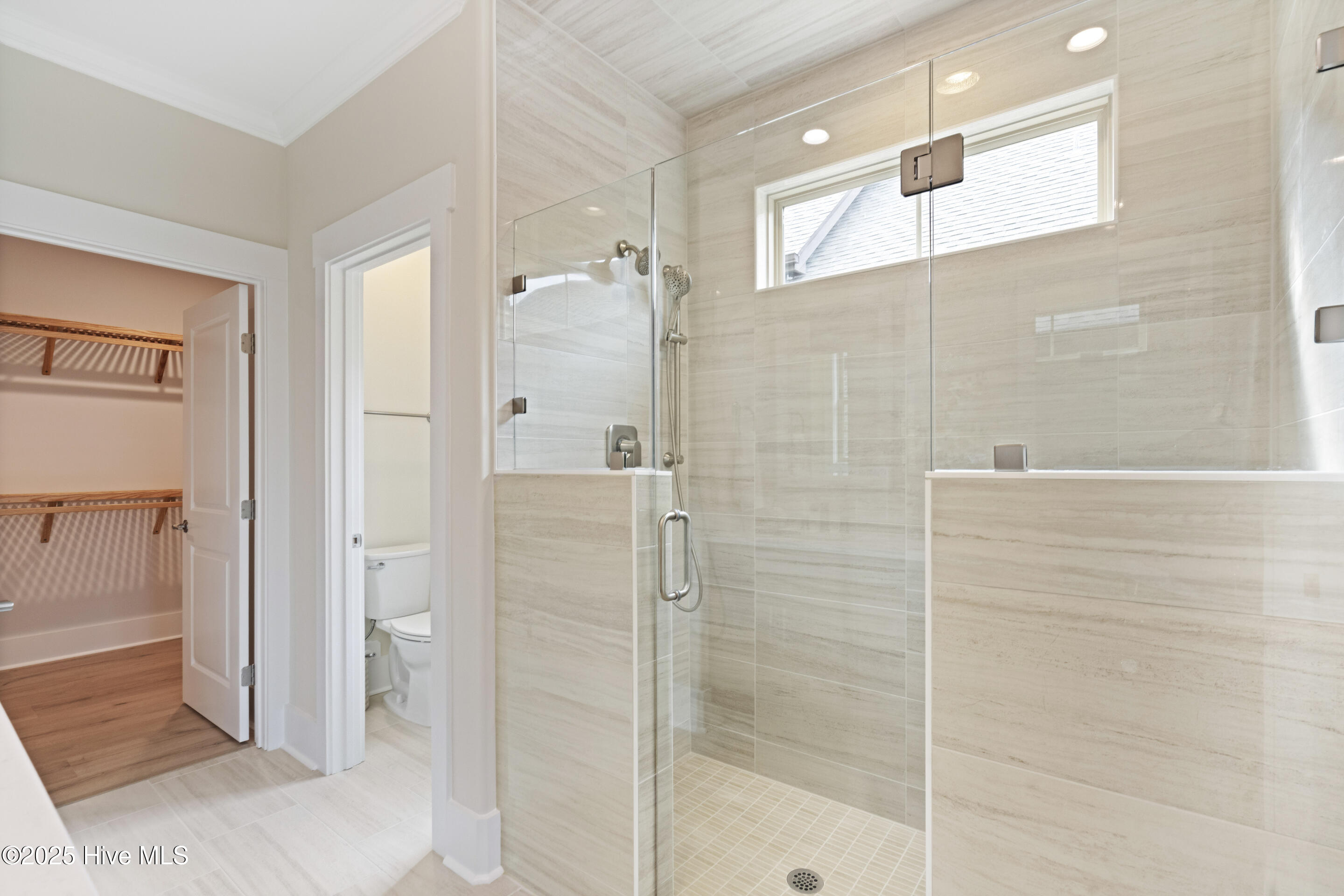 100537475 | Photo 46