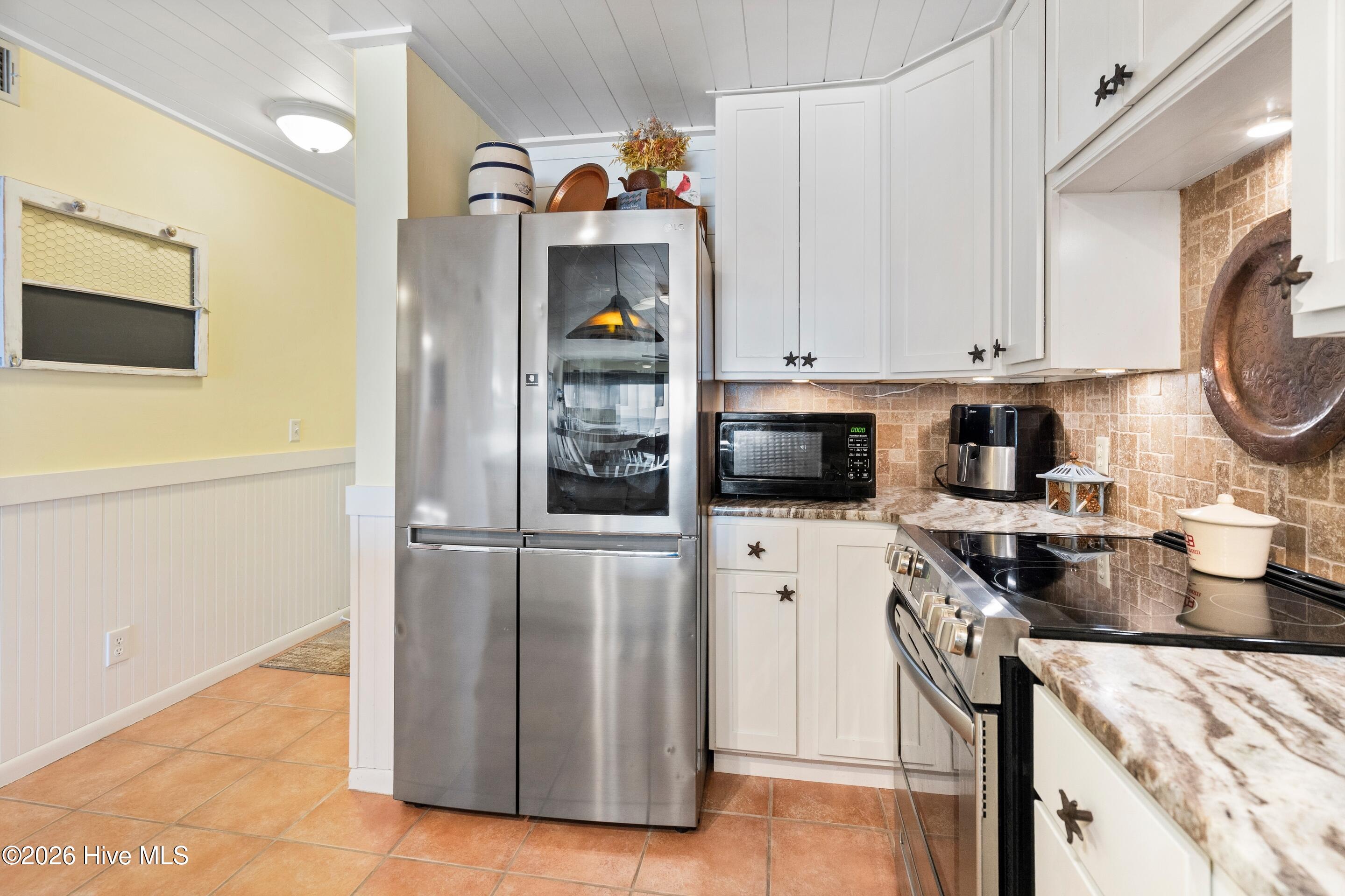 100549000 | Photo 11