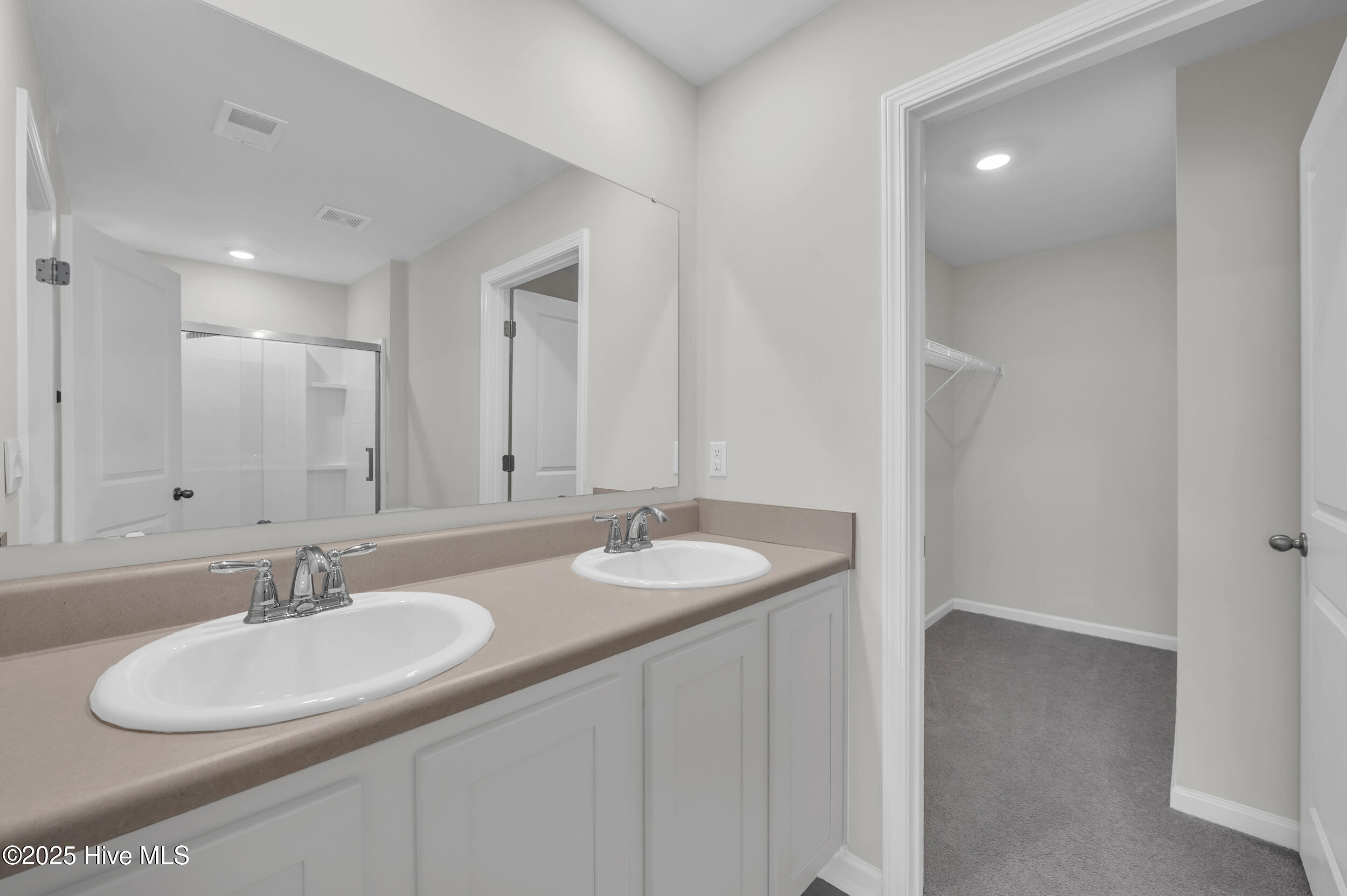 100546140 | Photo 18