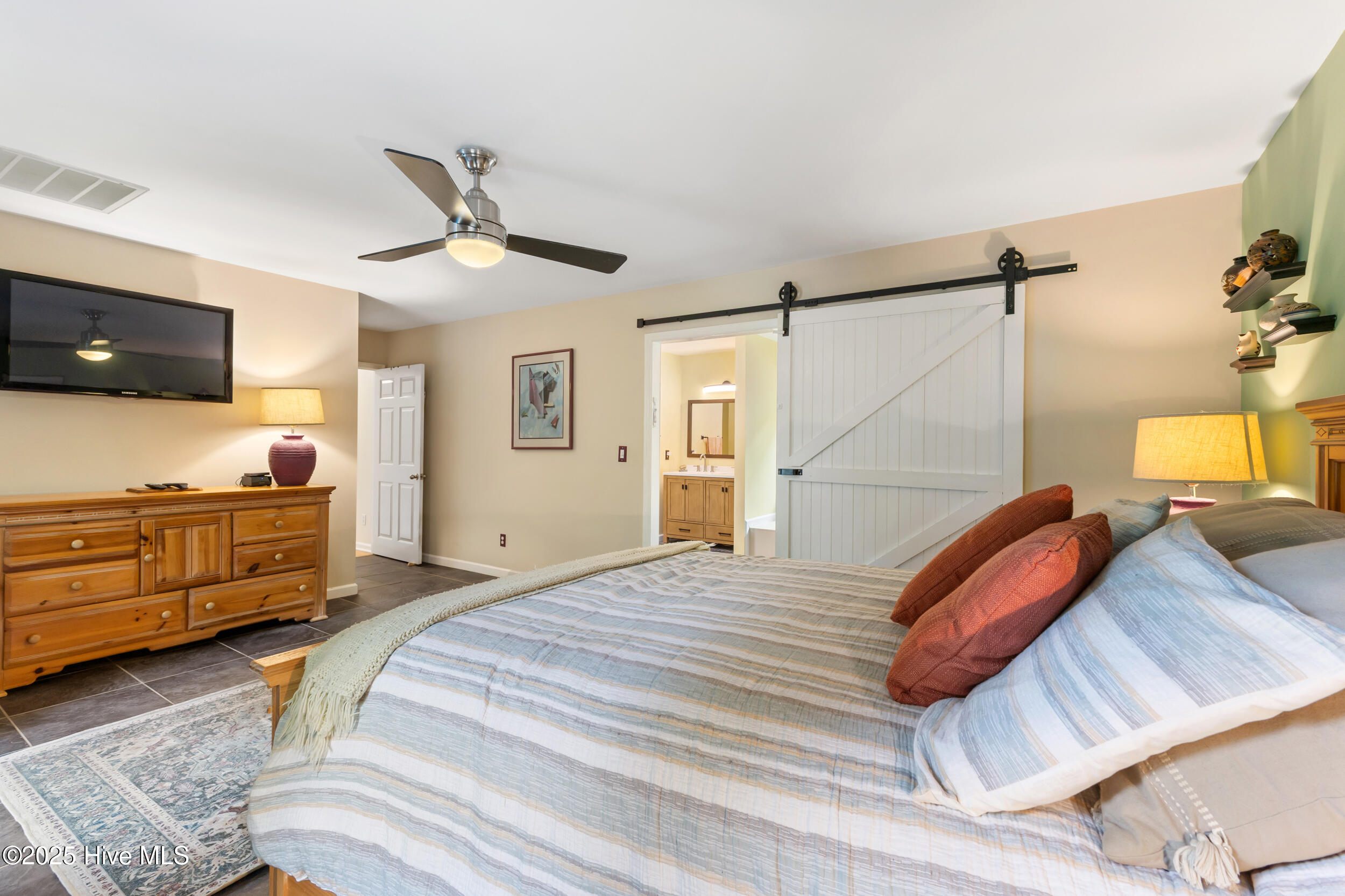 100533907 | Photo 18