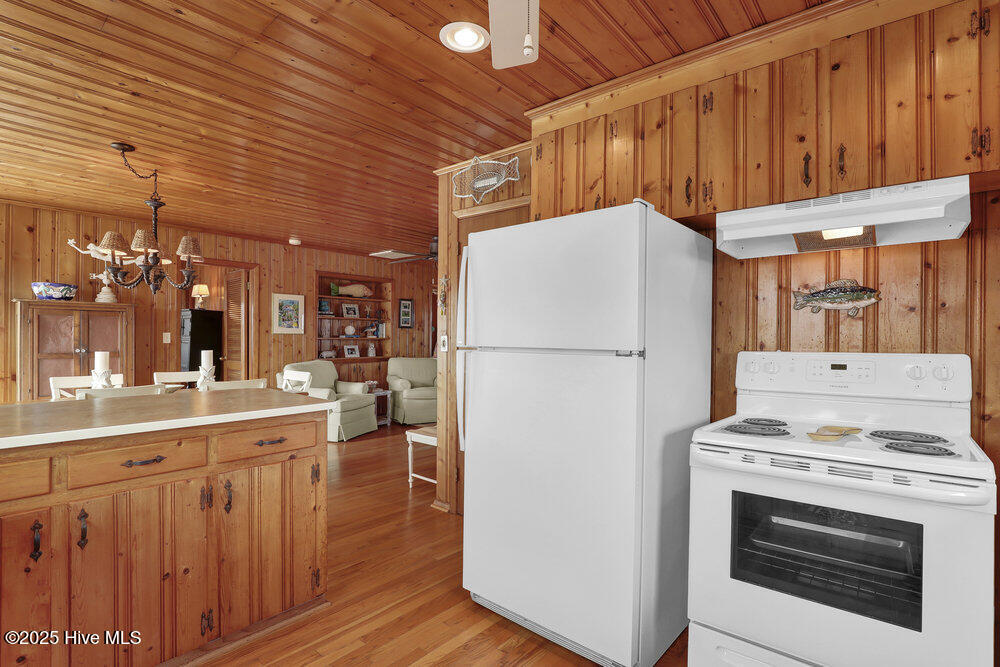 100524042 | Photo 13