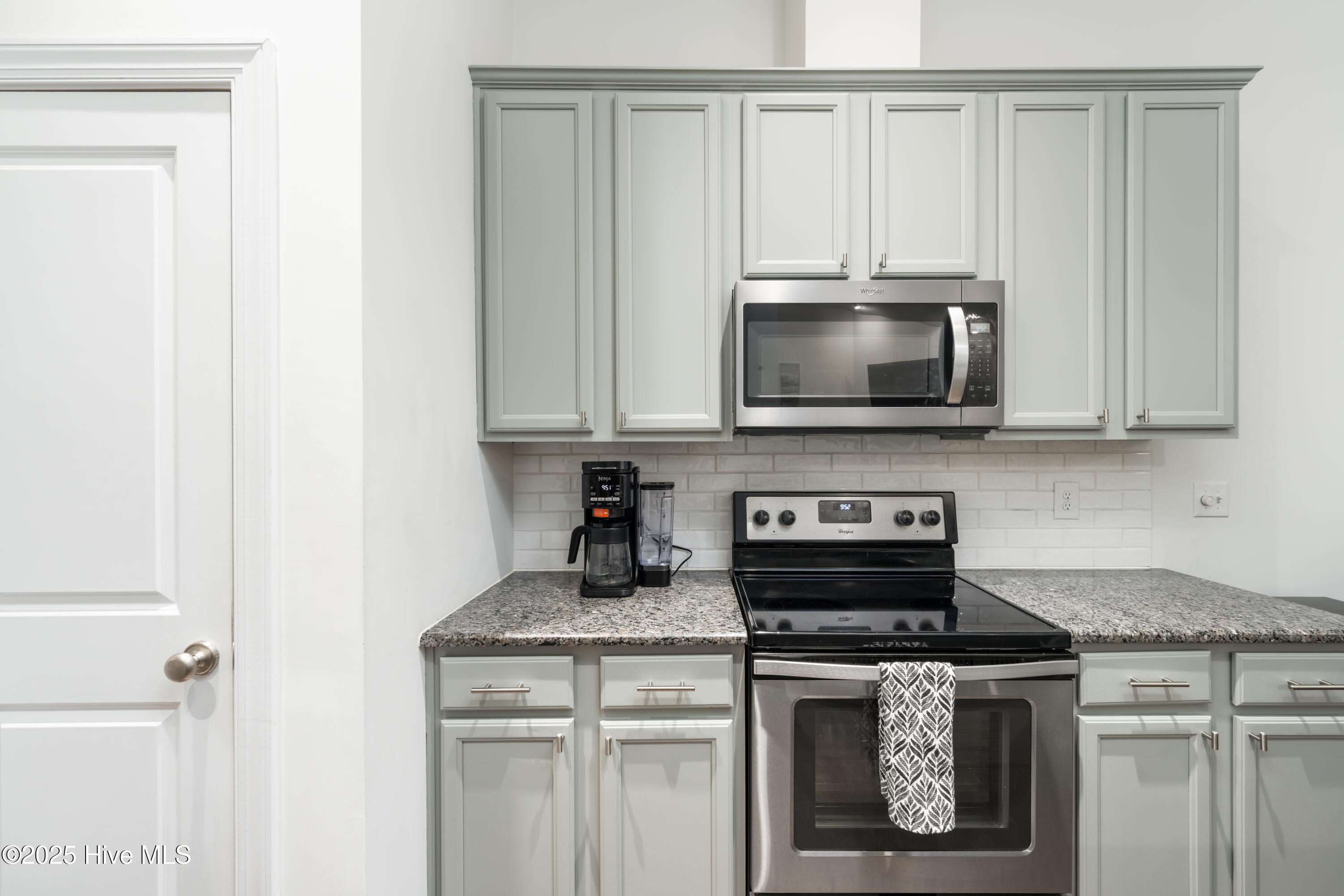 100532566 | Photo 13