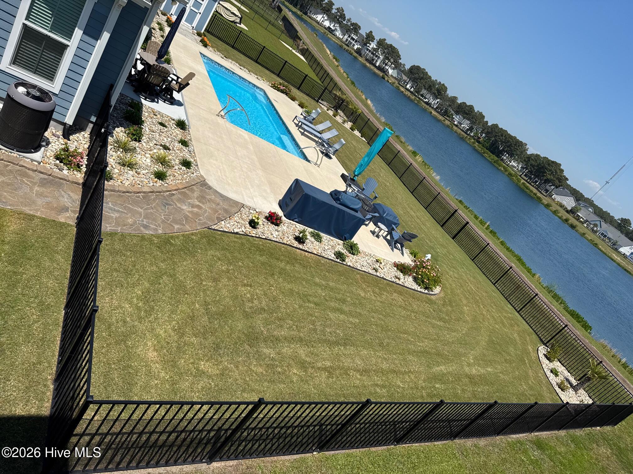 100569844 | Photo 10