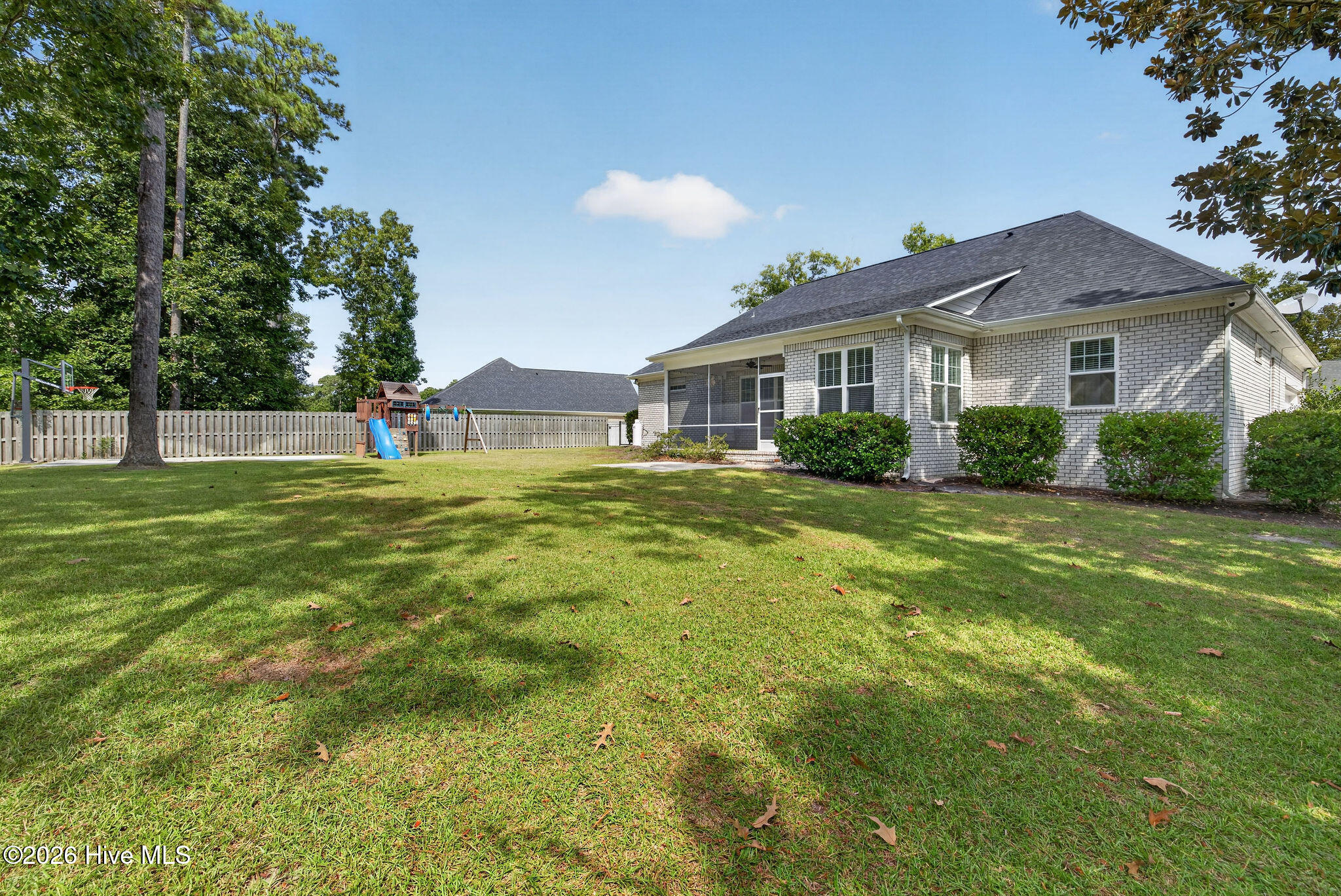 Photo 4 of Single family home for sale at 646 Crown Pointe Dr, Hampstead, NC 28443 | MLS# 100604120 | Listing updated on 2026-09-19