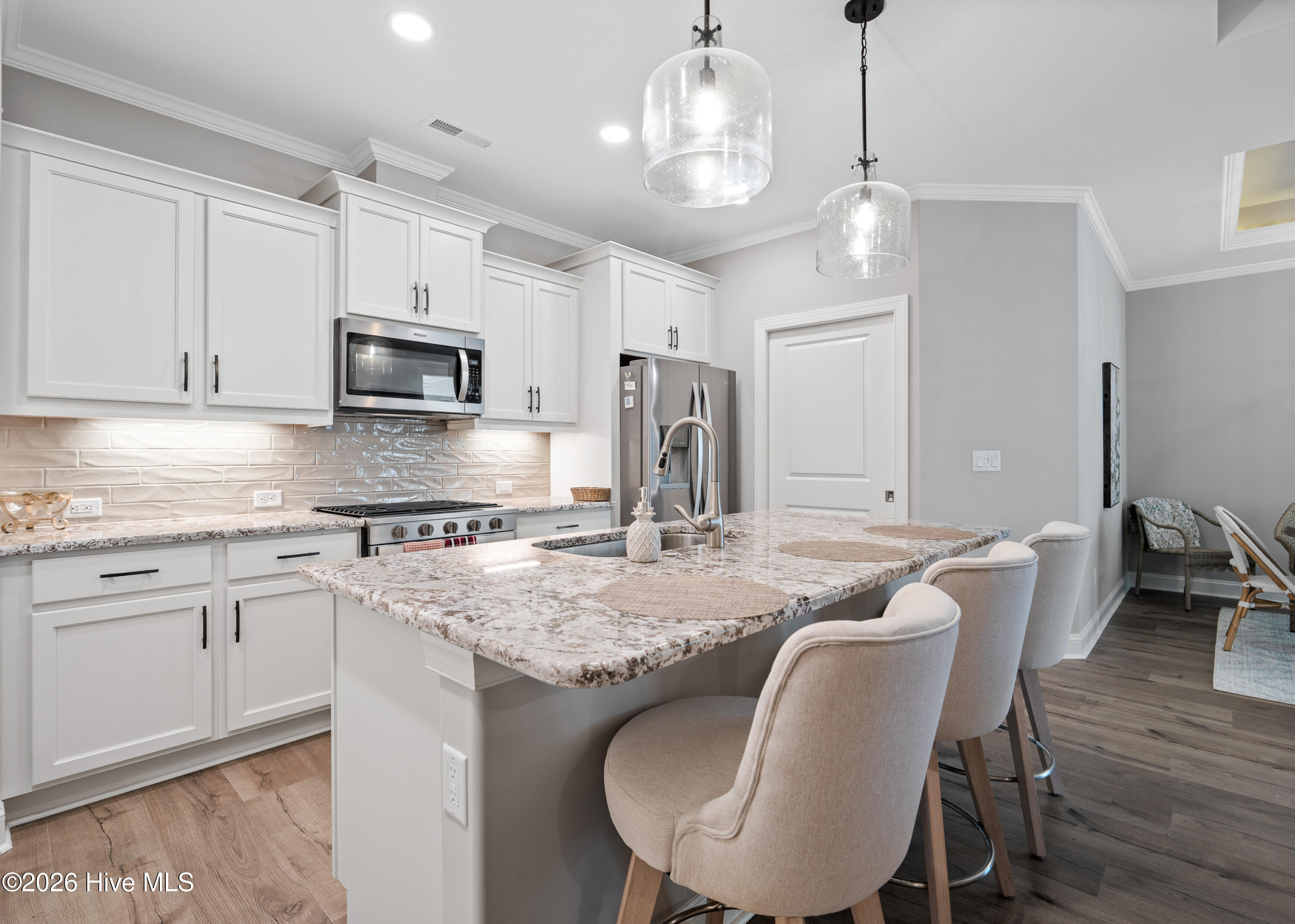 100547425 | Photo 18