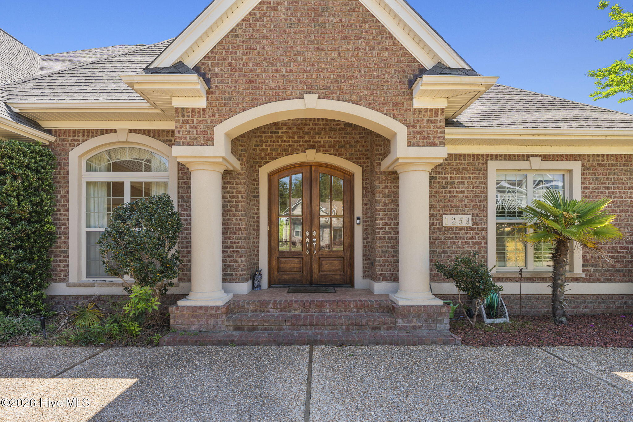 100568183 | Photo 62