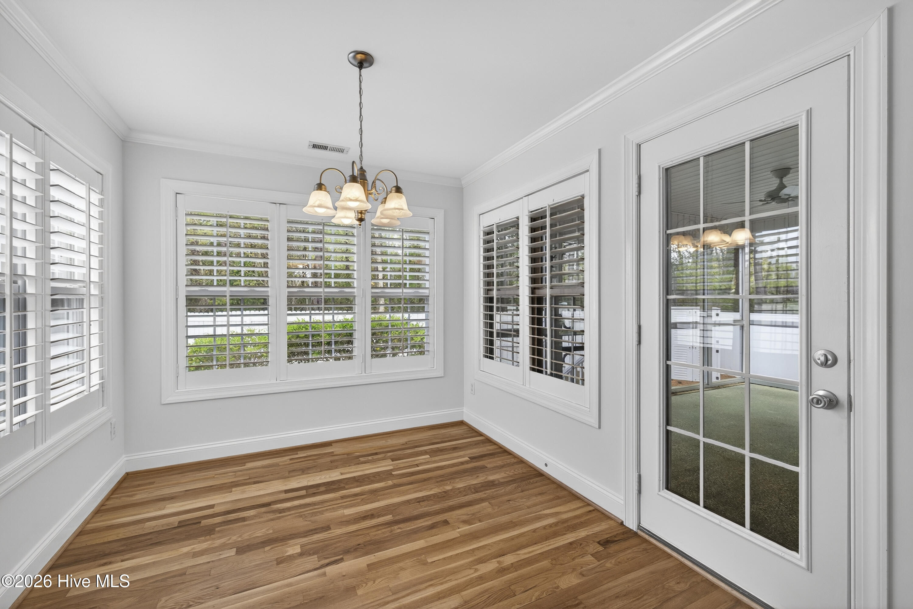 100563157 | Photo 14