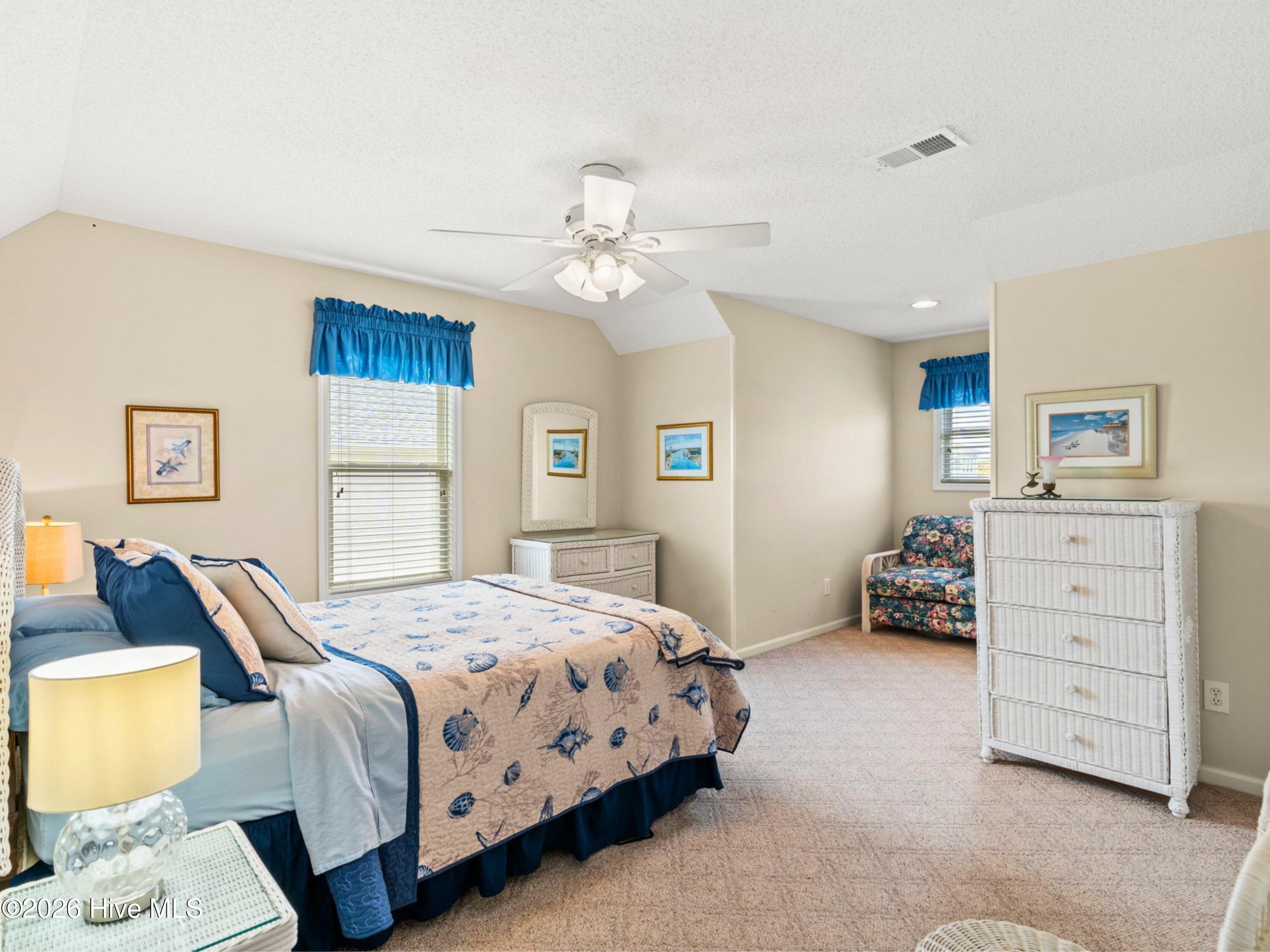 100564720 | Photo 18