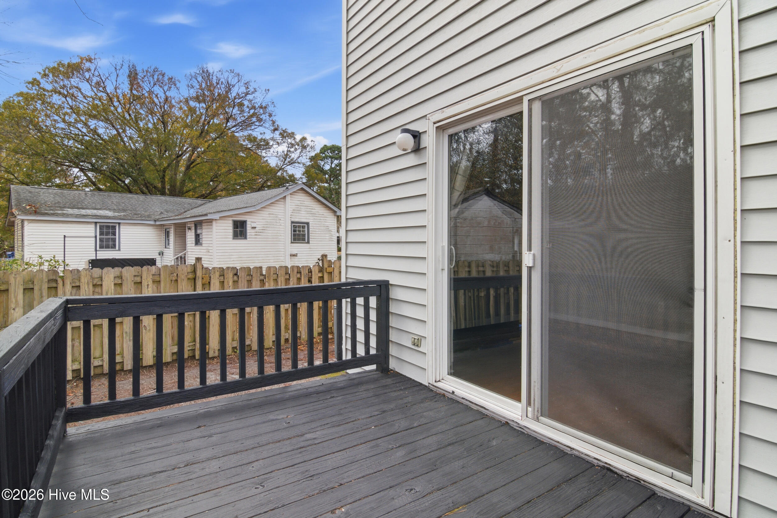 100553328 | Photo 22