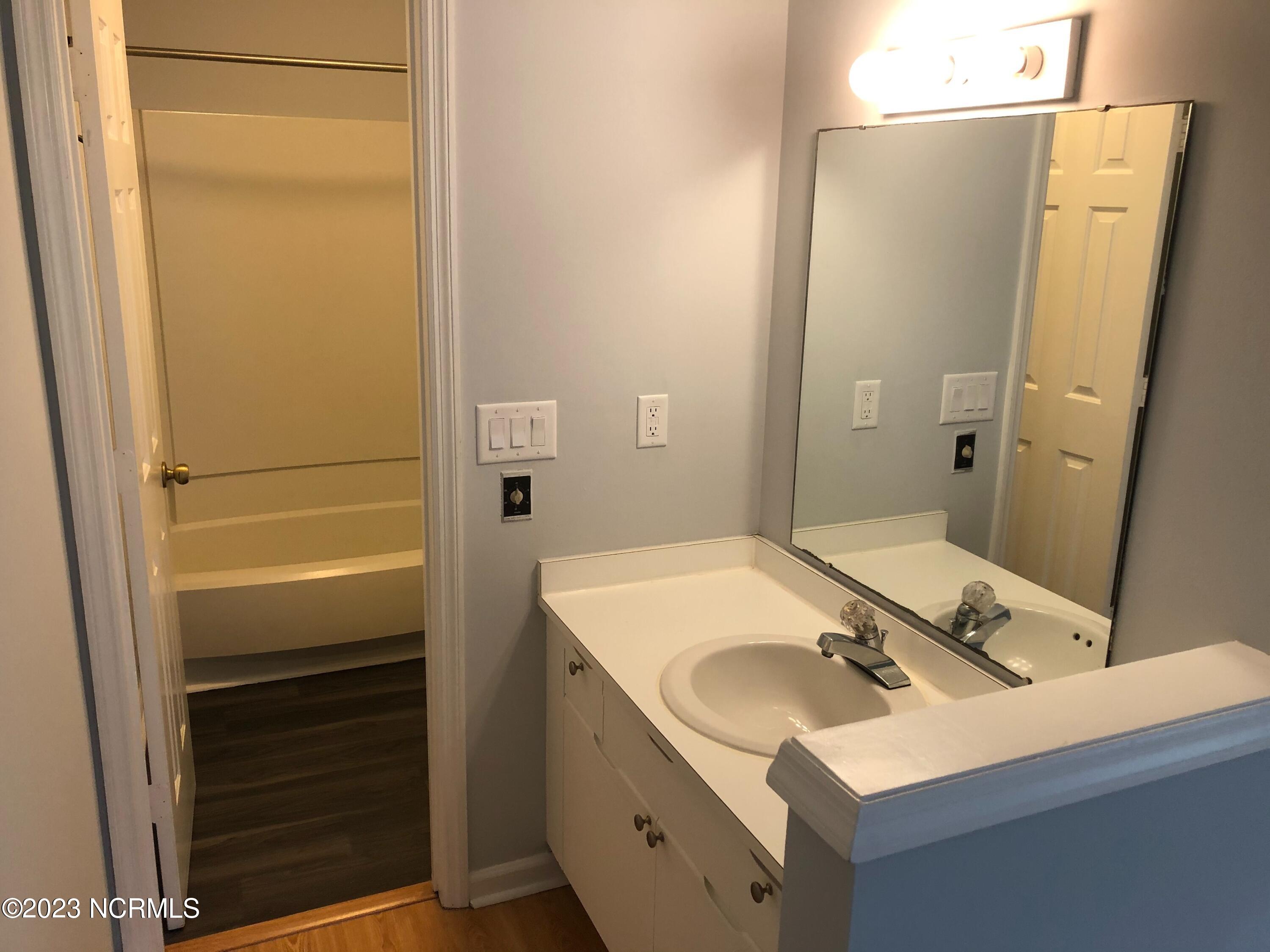 100534832 | Photo 20