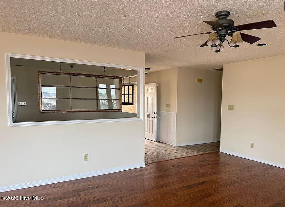 100561136 | Photo 15