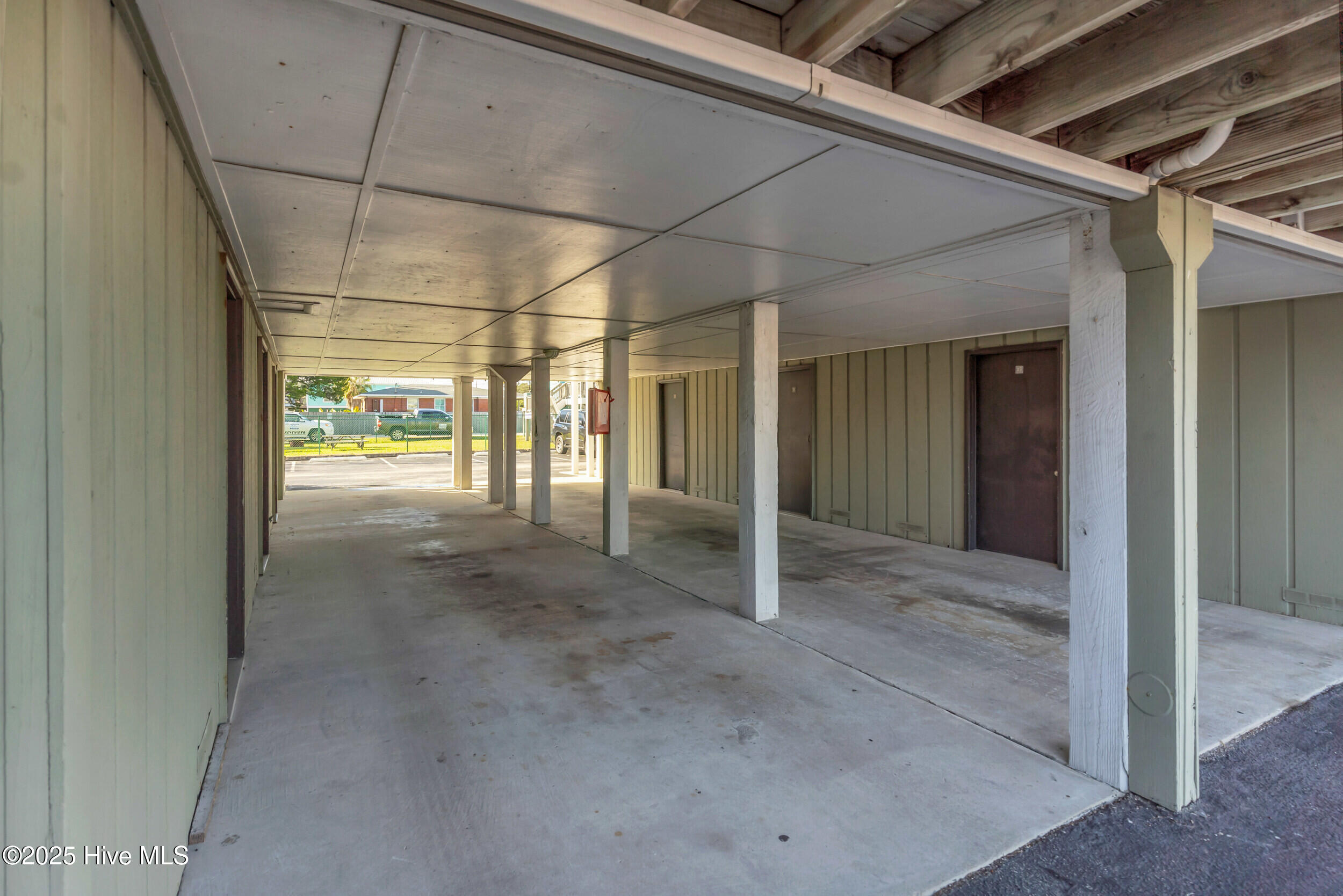 100542449 | Photo 25