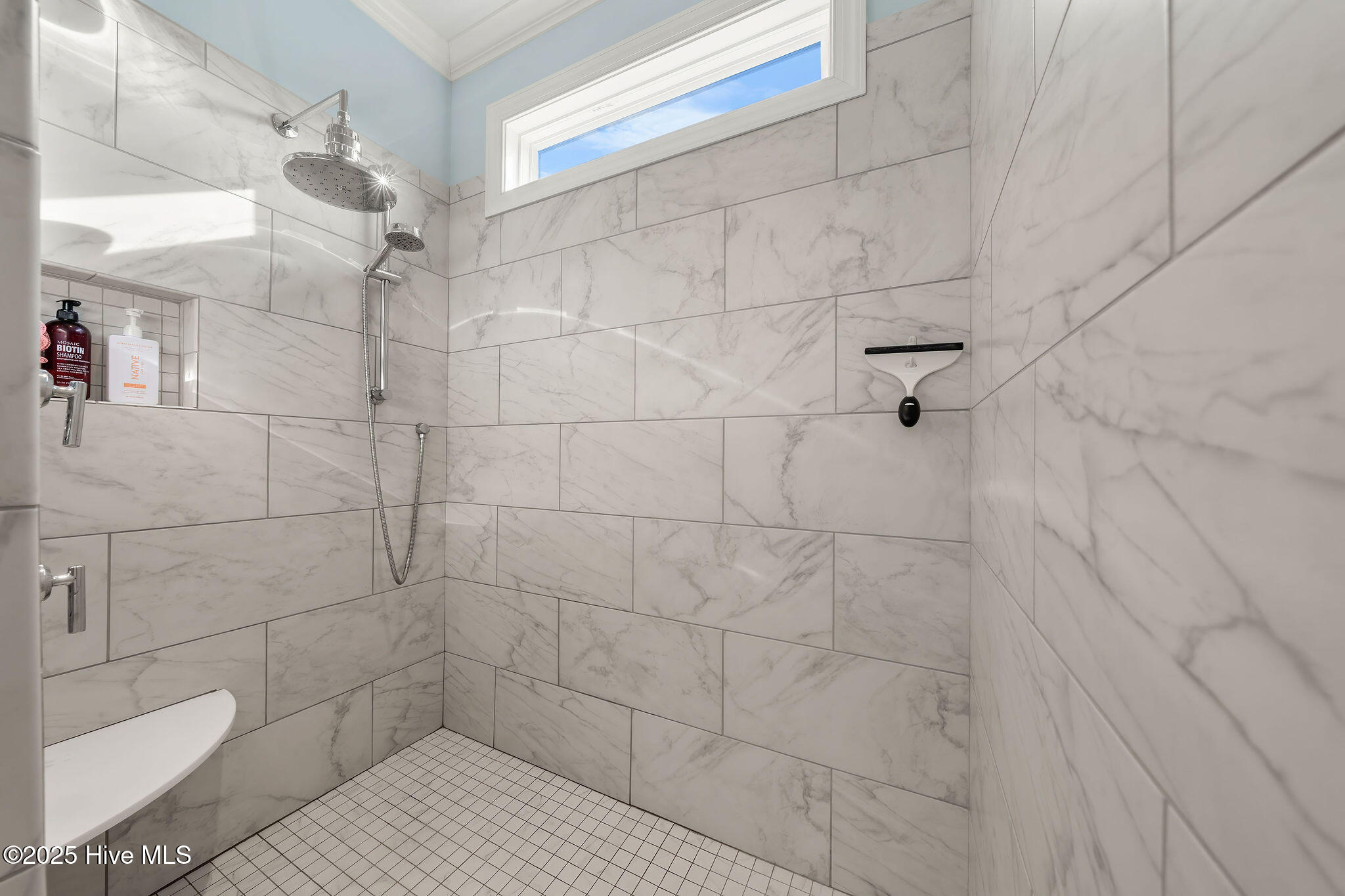 100547270 | Photo 32