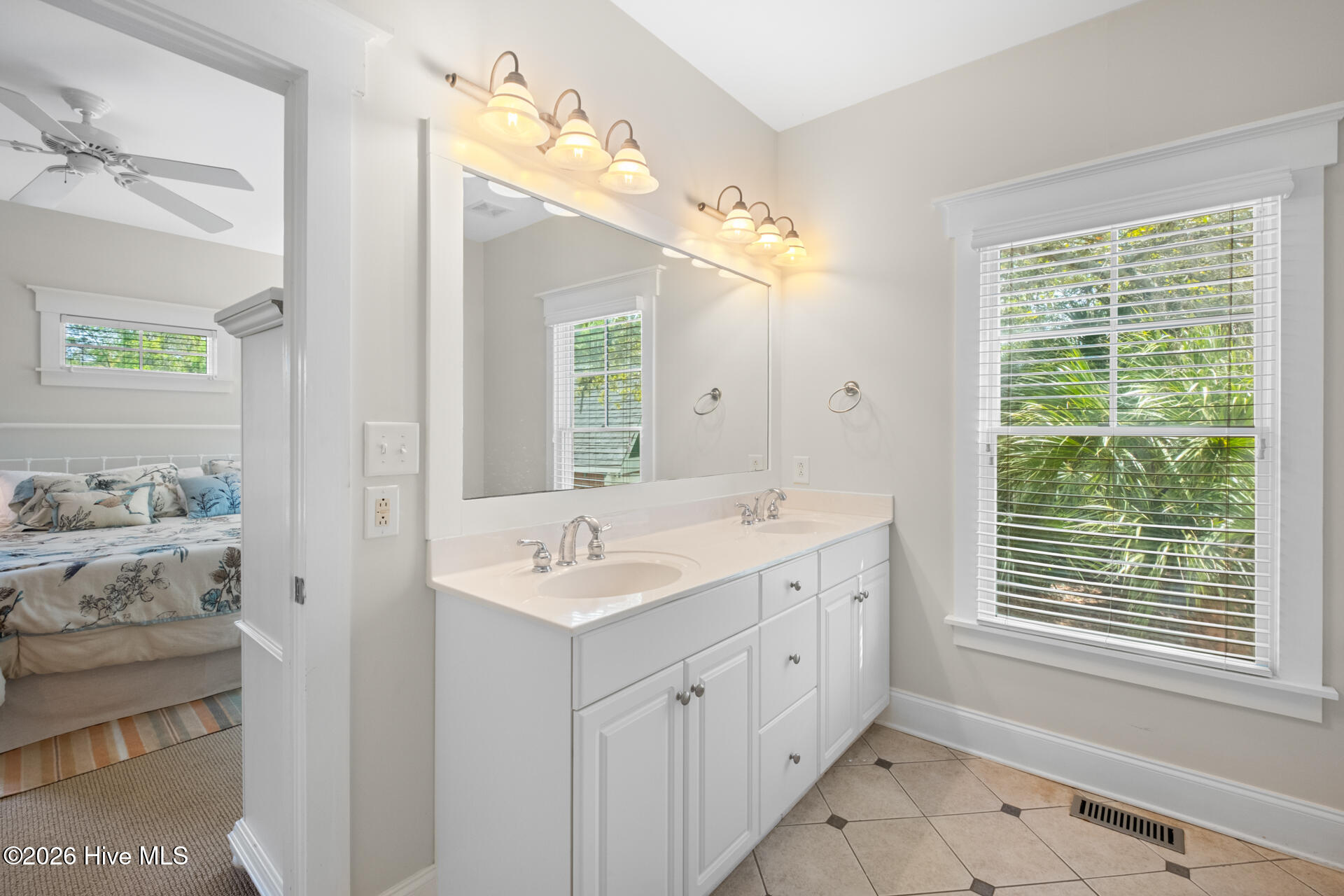 100567866 | Photo 21