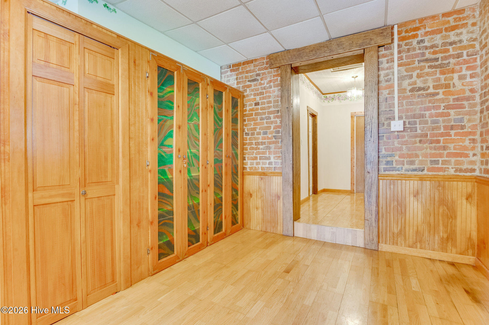 100561889 | Photo 42