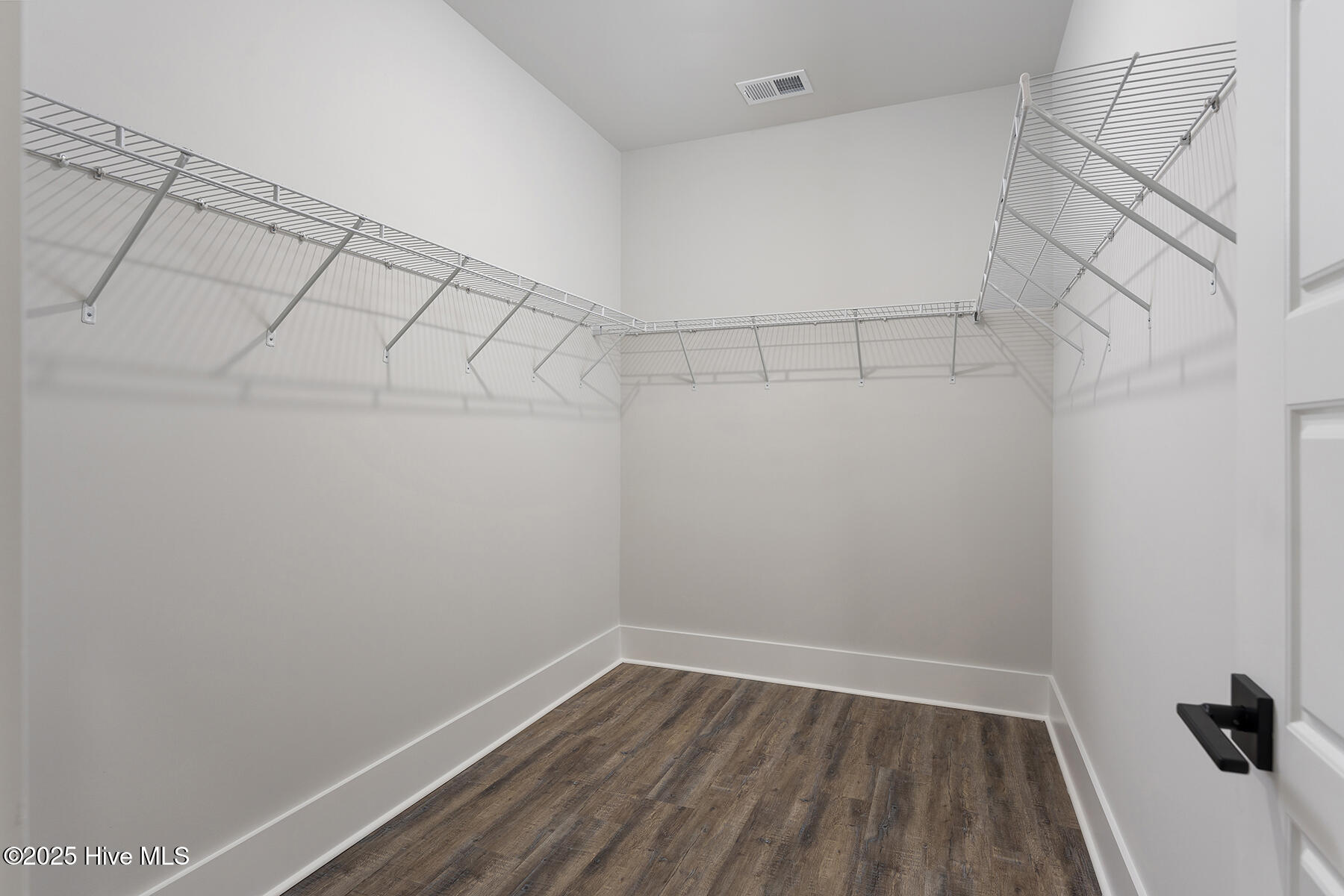 100506465 | Photo 17